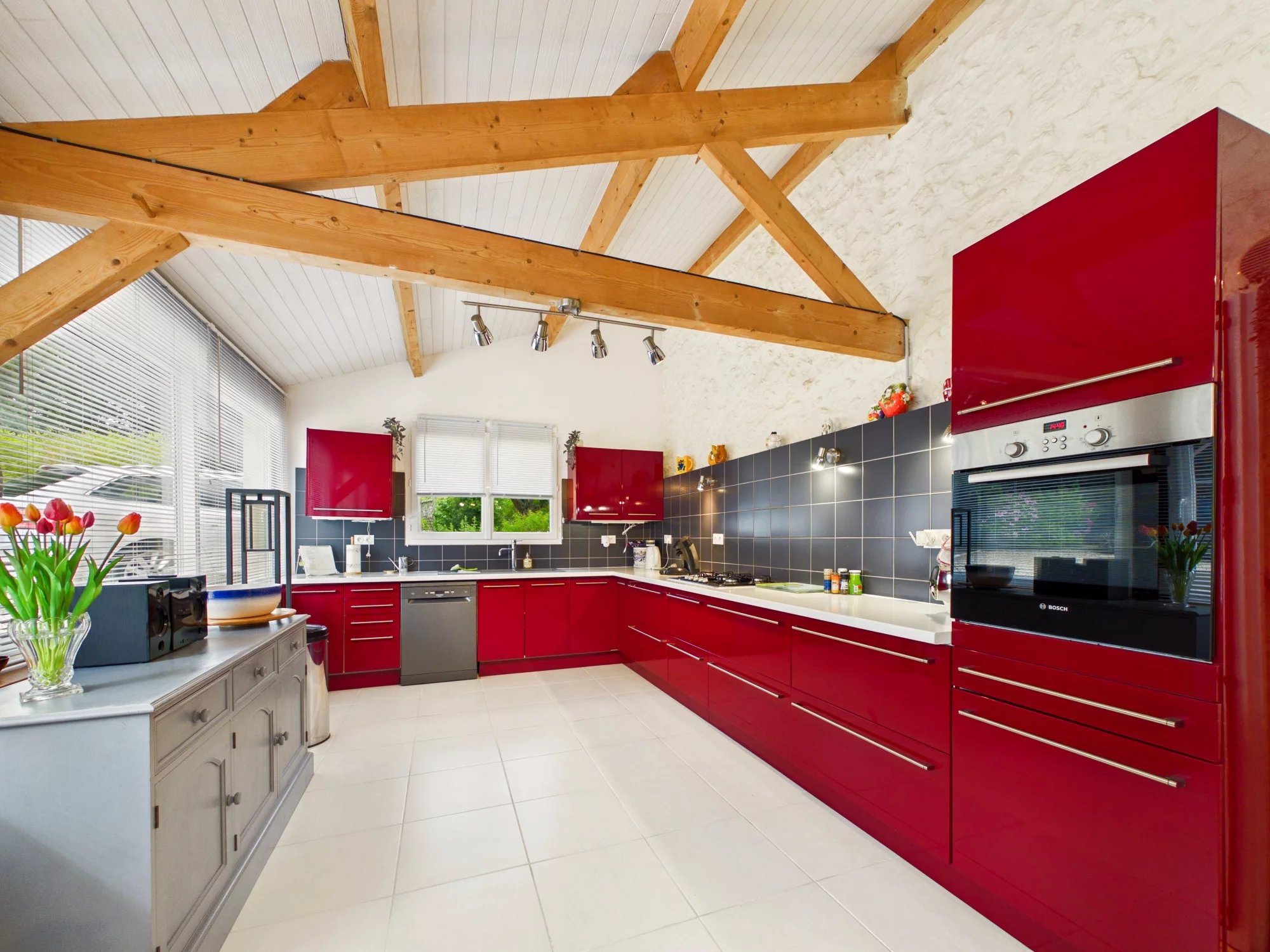 Secluded house and pool with far reaching views, Aquitaine – France – BVI85877
