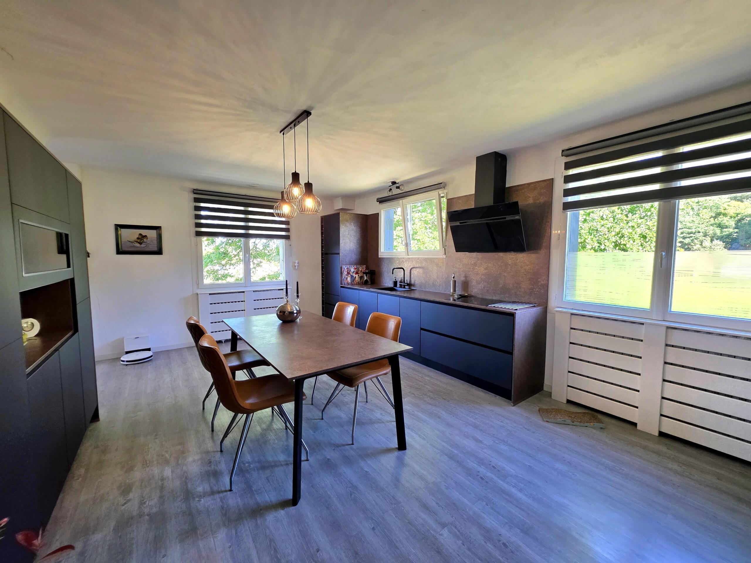 Stunning Renovated Villa with Guest Apartment and Pool, Aquitaine – France – BVI85238