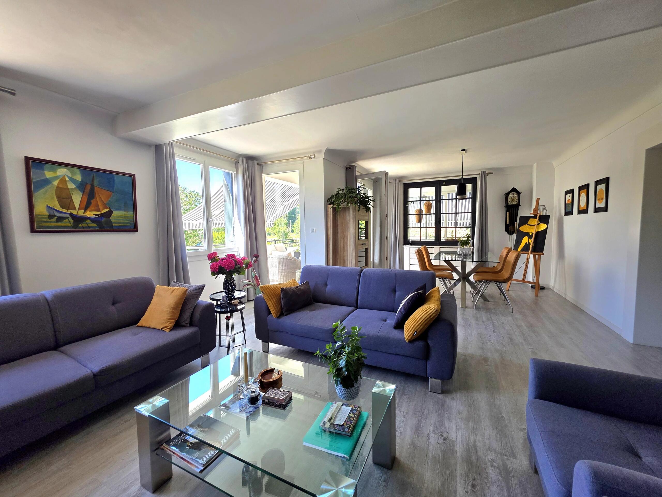 Stunning Renovated Villa with Guest Apartment and Pool, Aquitaine – France – BVI85238