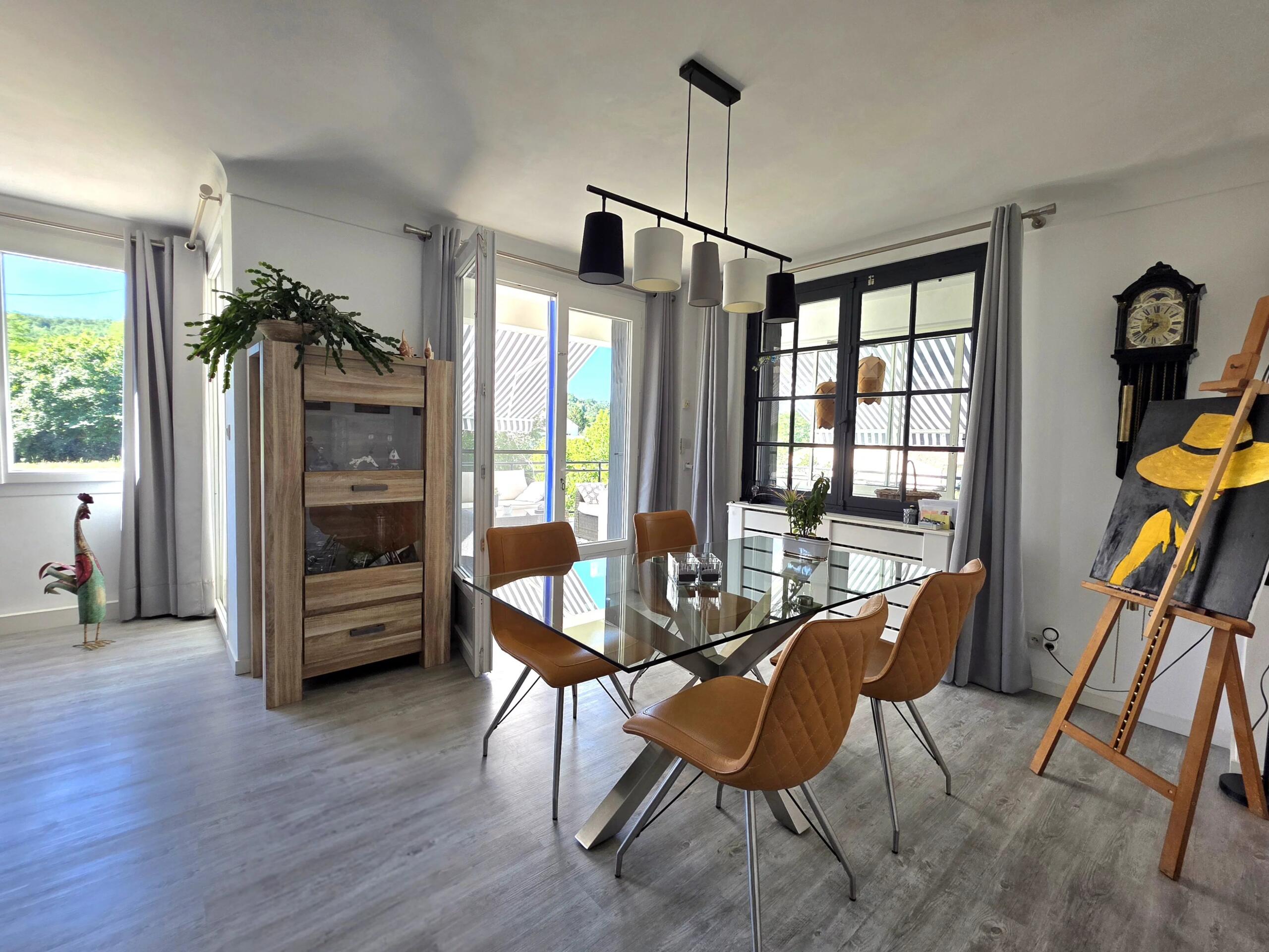Stunning Renovated Villa with Guest Apartment and Pool, Aquitaine – France – BVI85238
