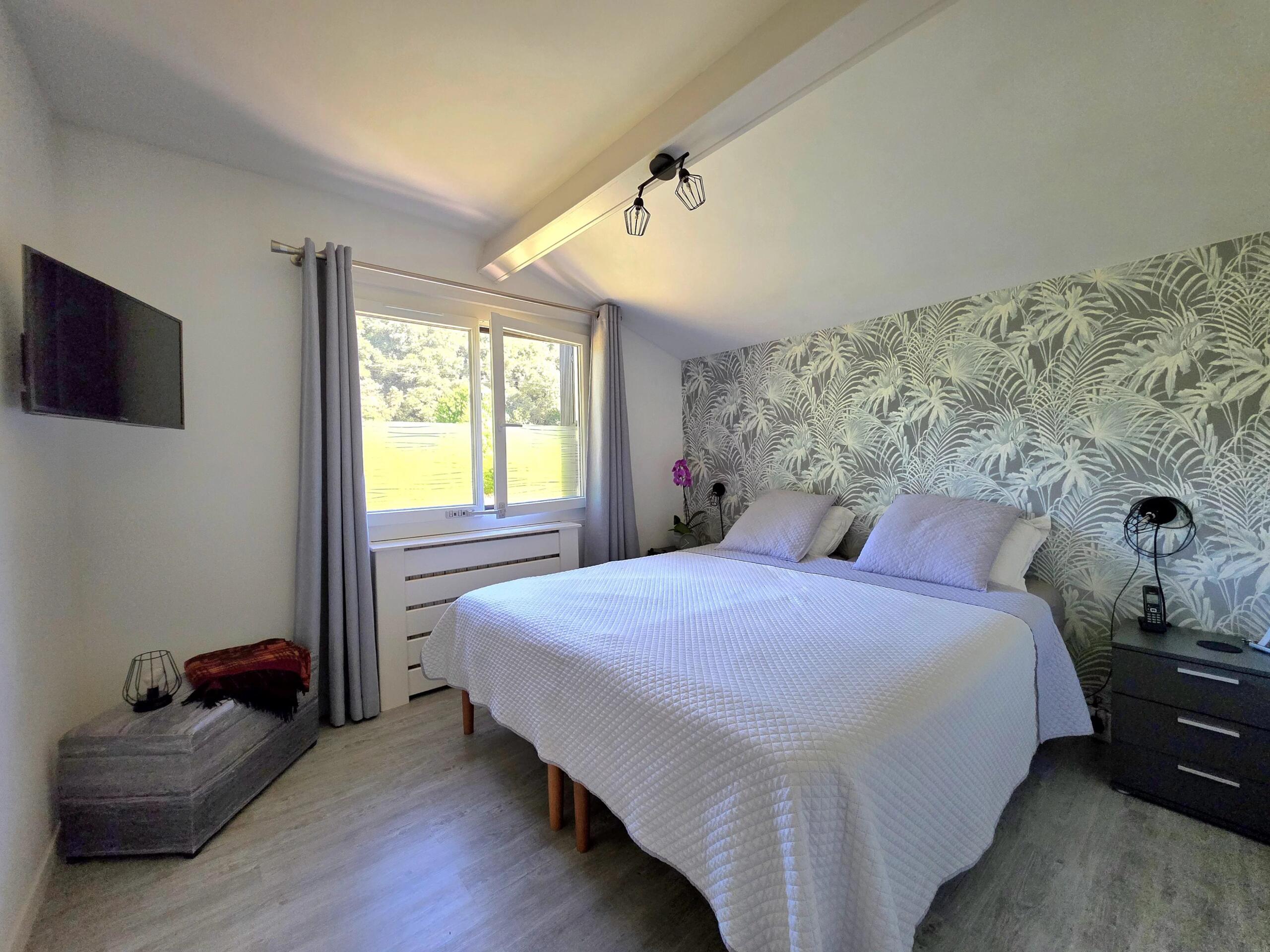 Stunning Renovated Villa with Guest Apartment and Pool, Aquitaine – France – BVI85238