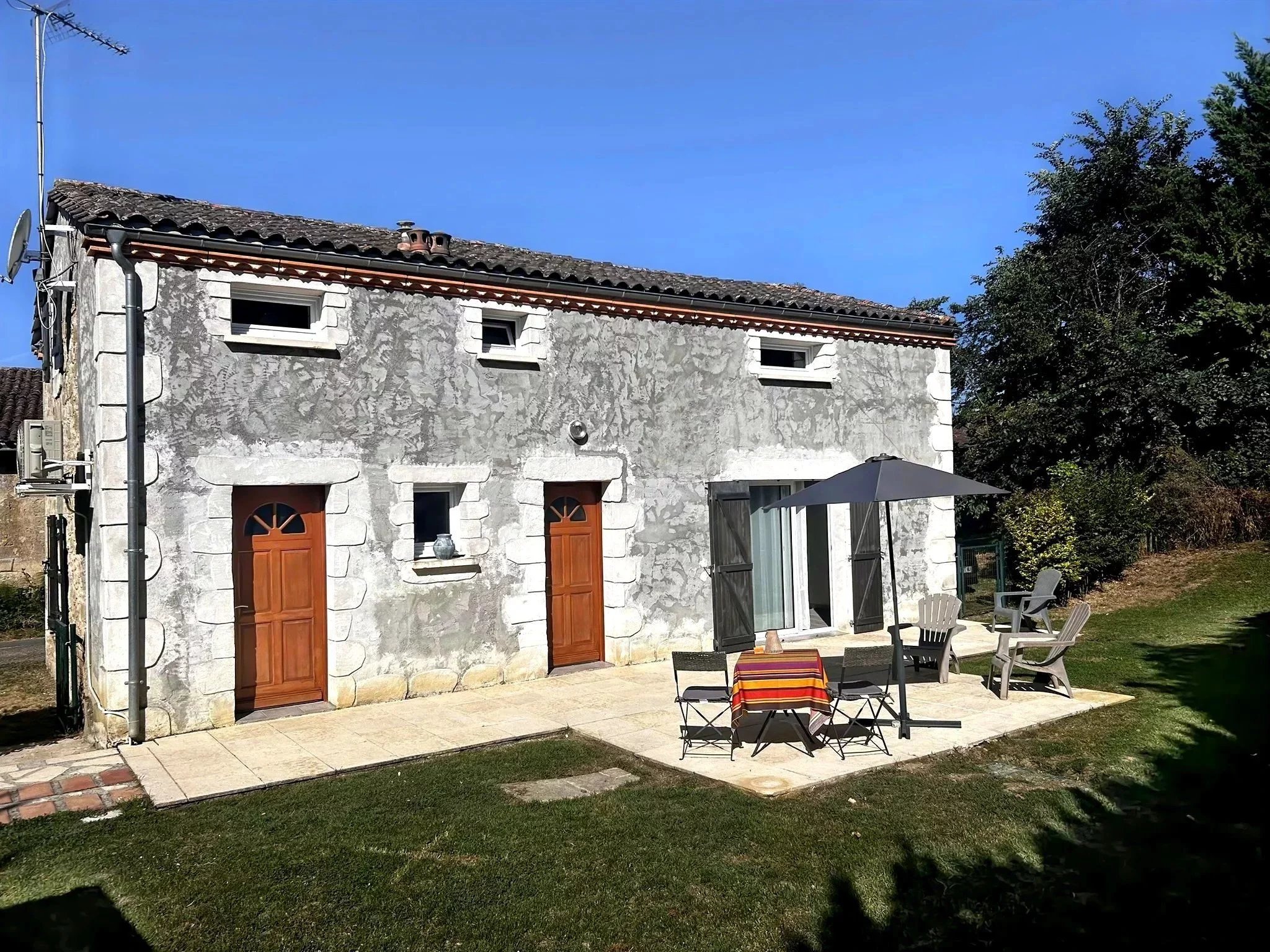 Charming Renovated Stone Cottage Just Minutes from Duras, Aquitaine – France – BVI83524
