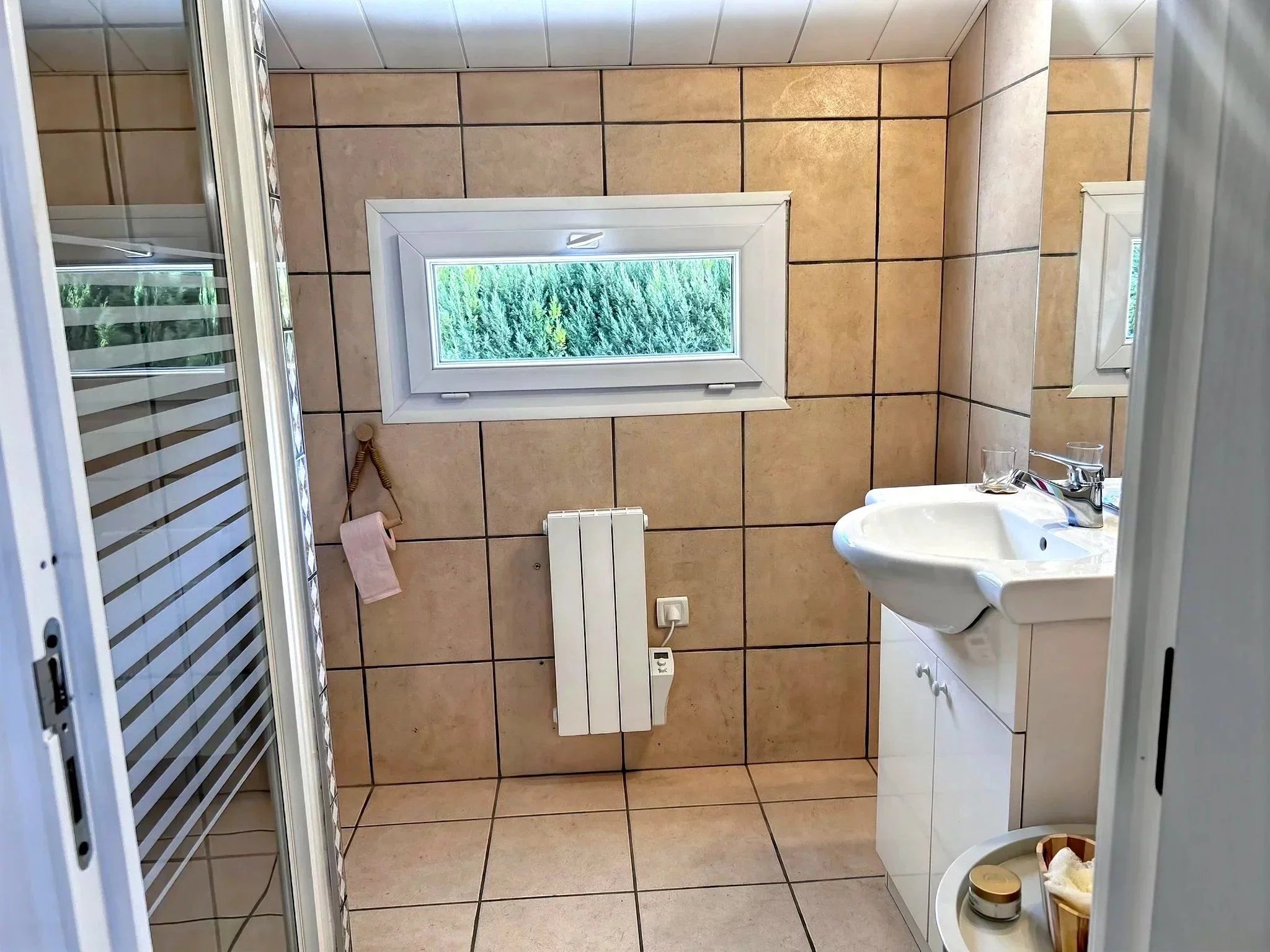 Charming Renovated Stone Cottage Just Minutes from Duras, Aquitaine – France – BVI83524