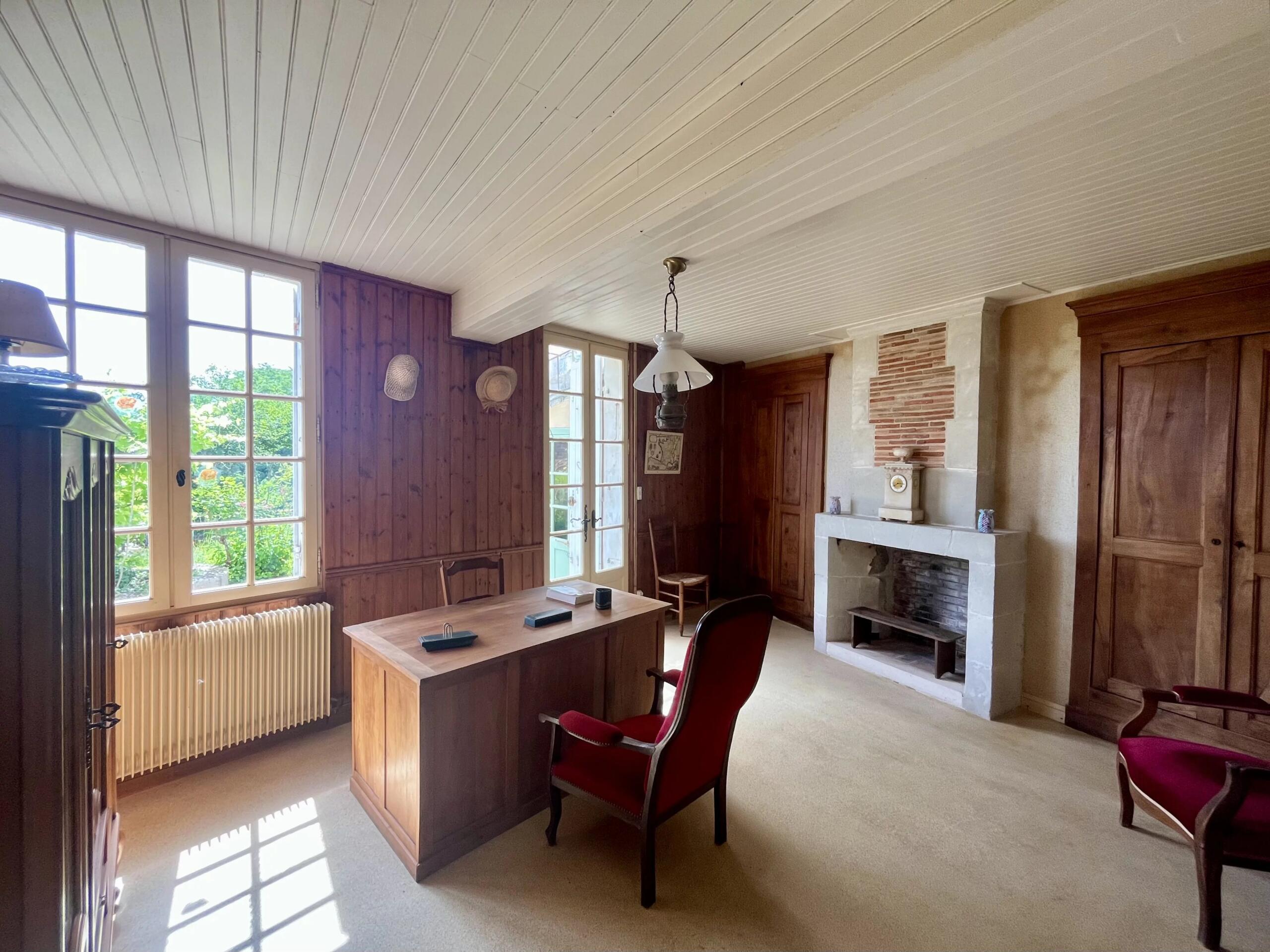 5 bedroom Village house with a large garden., Poitou-Charentes – France – BVI81561