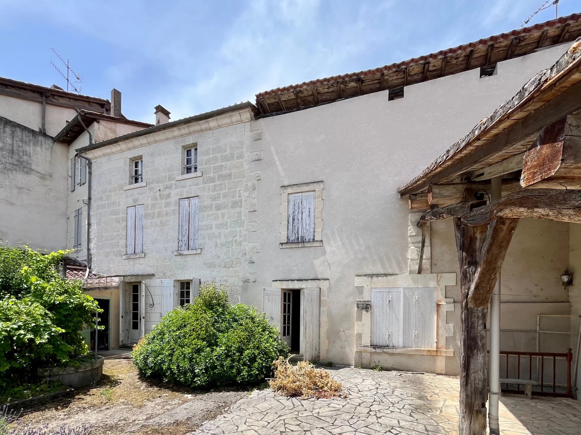 5 bedroom Village house with a large garden., Poitou-Charentes – France – BVI81561