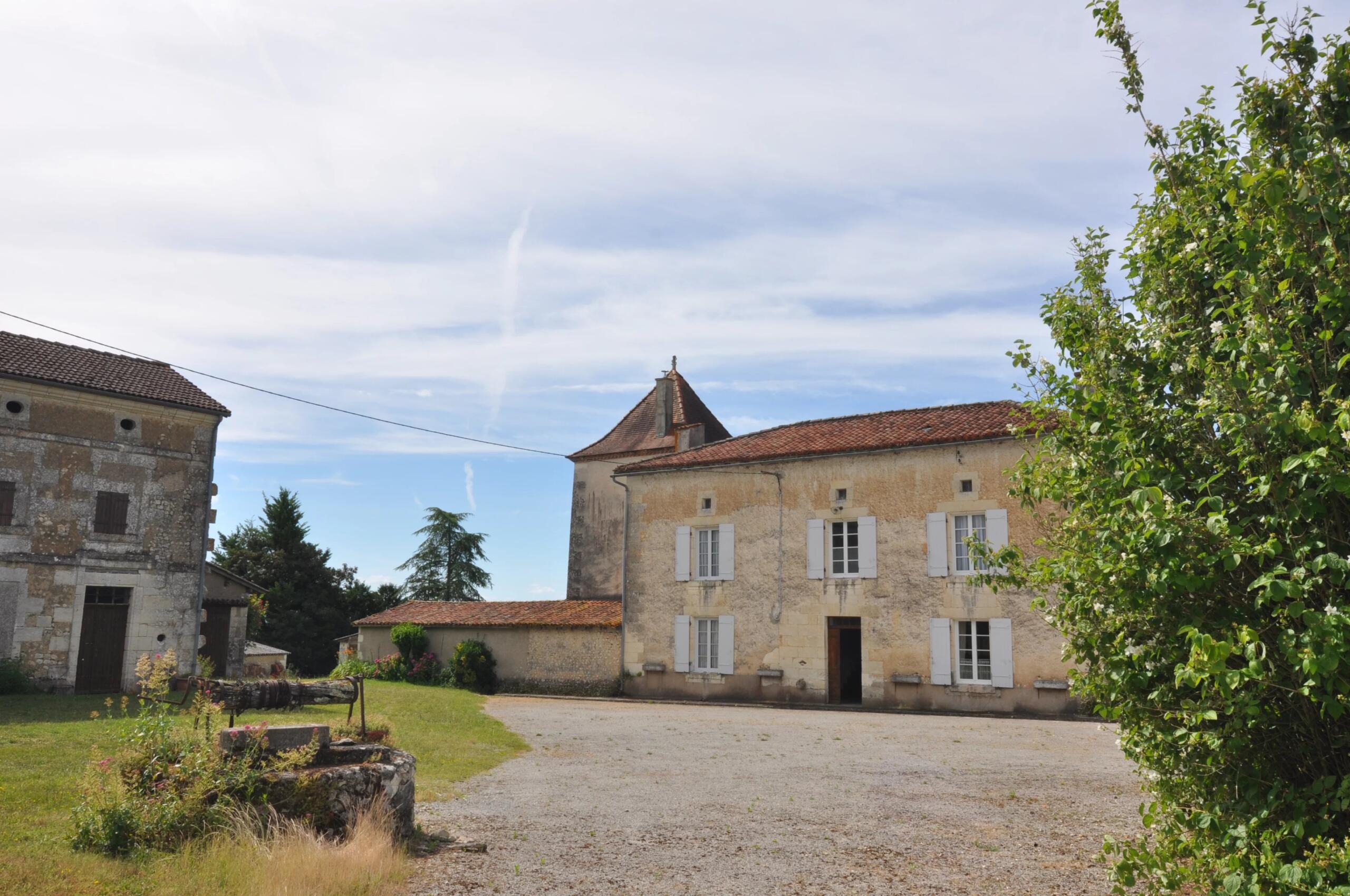Beautiful character property in St Quentin de Chalais, Poitou-Charentes – France – BVI84745