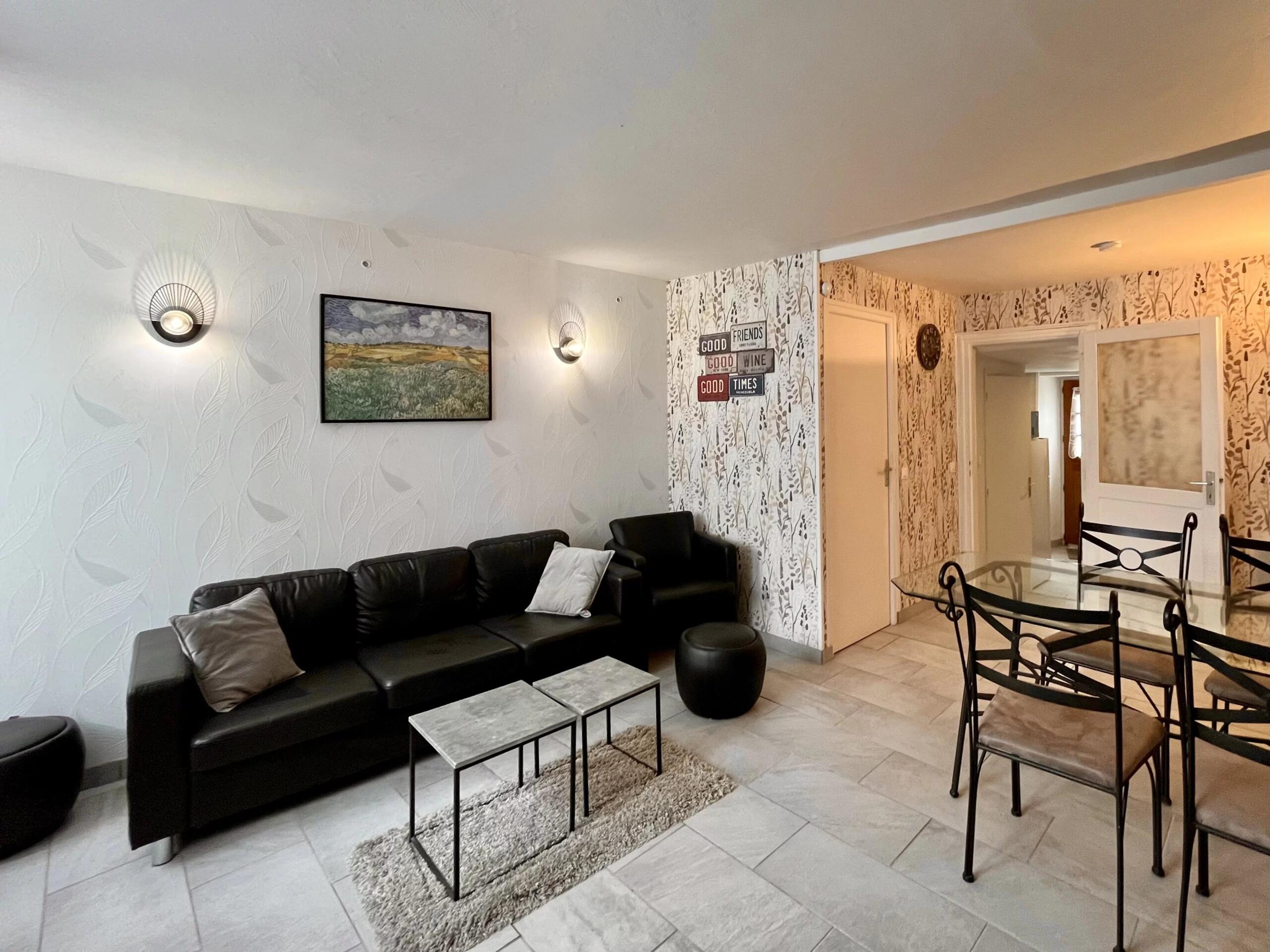 Excellent condition two bedroom house in Aubeterre-sur-Dronne, Champagne-Ardenne – France – BVI85885