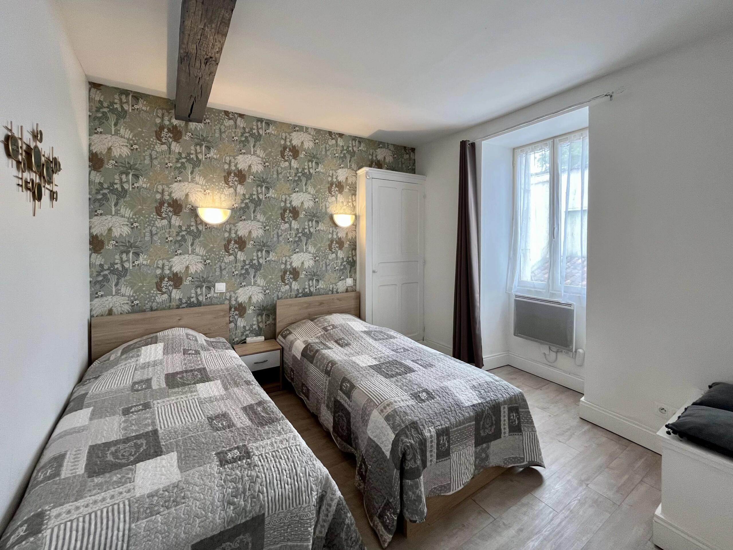 Excellent condition two bedroom house in Aubeterre-sur-Dronne, Champagne-Ardenne – France – BVI85885