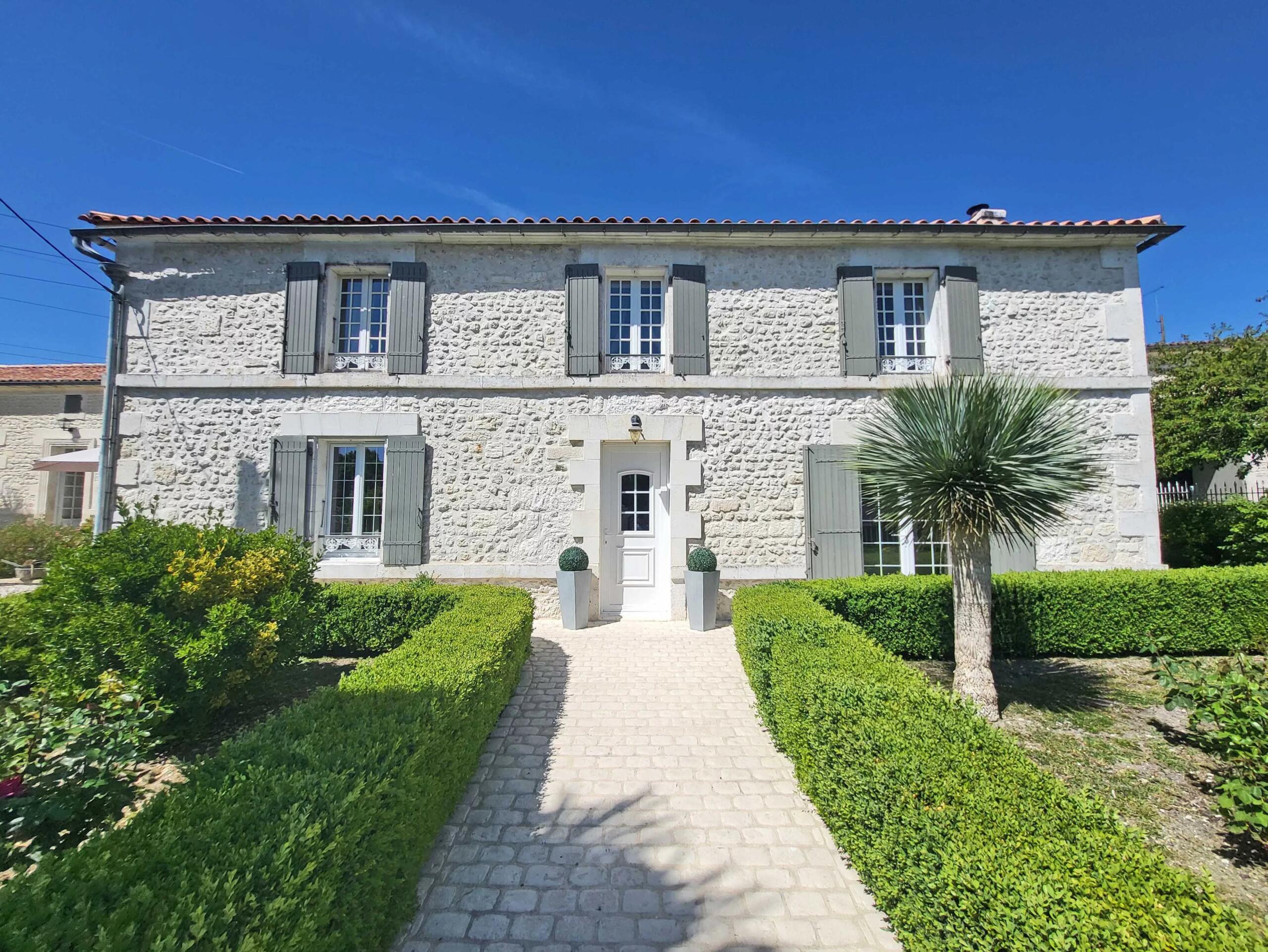 Very pretty stone, 4-bedroom, family home, with pool and large, secure barn., Aquitaine – France – BVI85412