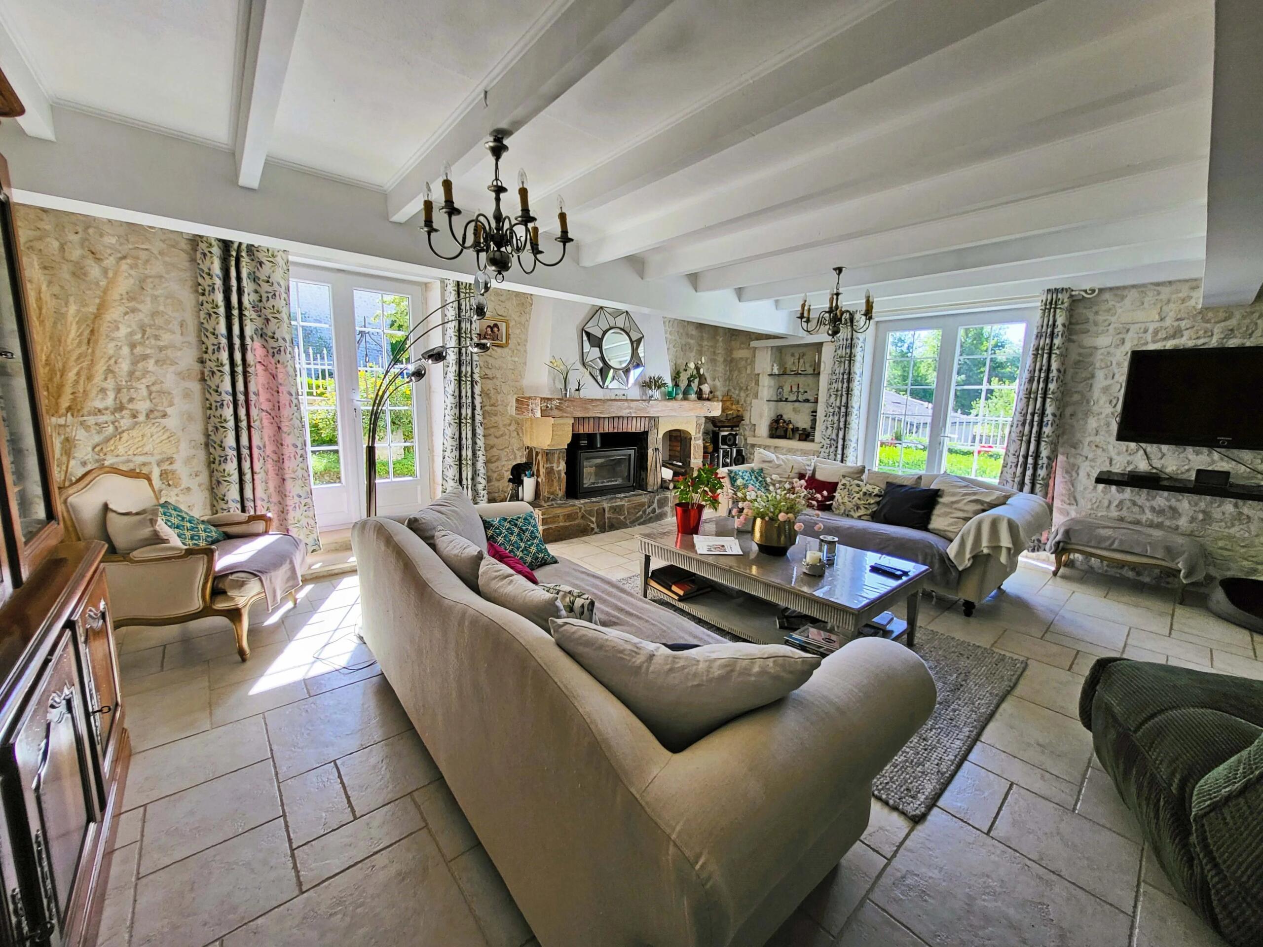 Very pretty stone, 4-bedroom, family home, with pool and large, secure barn., Aquitaine – France – BVI85412