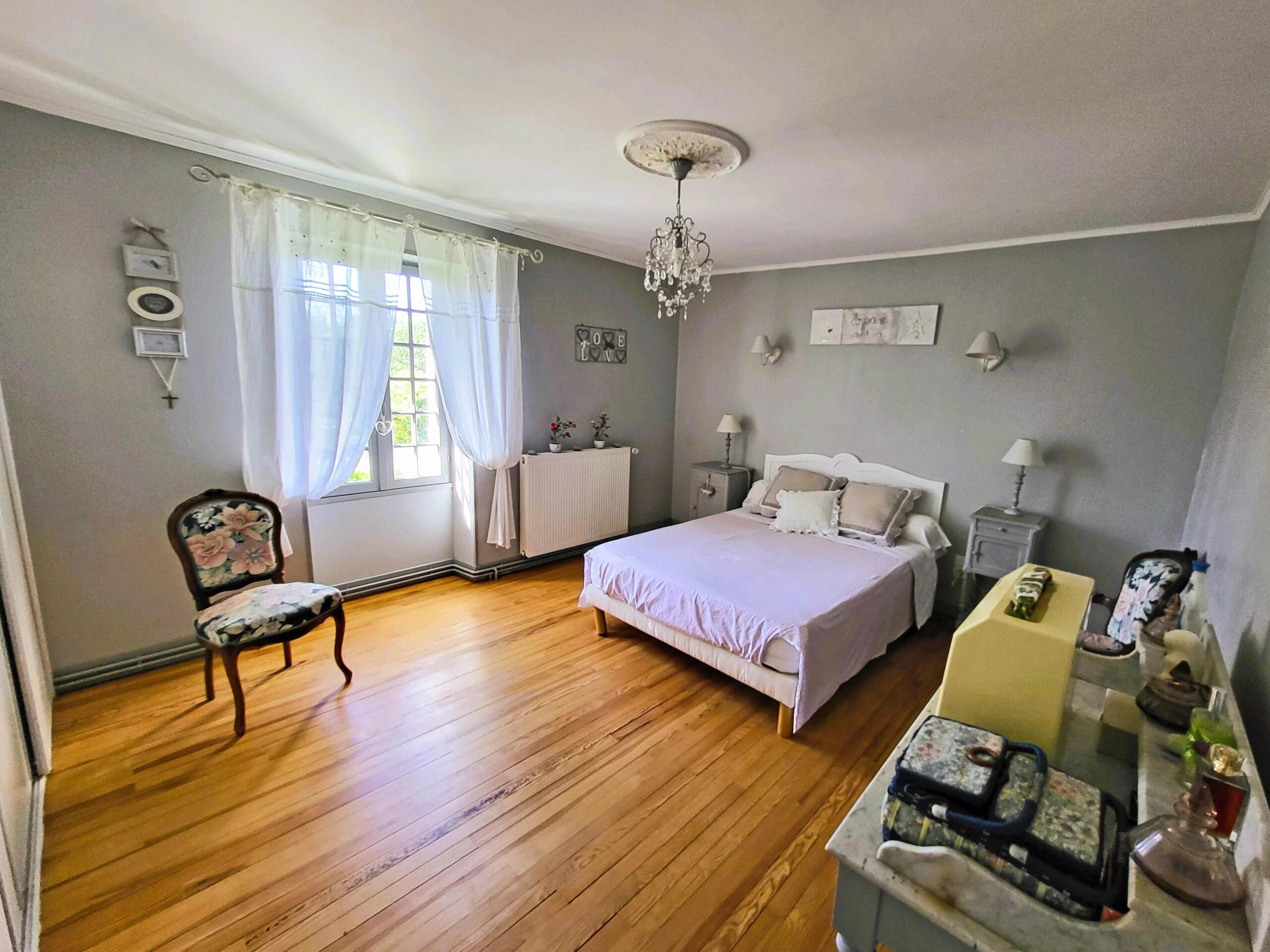 Very pretty stone, 4-bedroom, family home, with pool and large, secure barn., Aquitaine – France – BVI85412