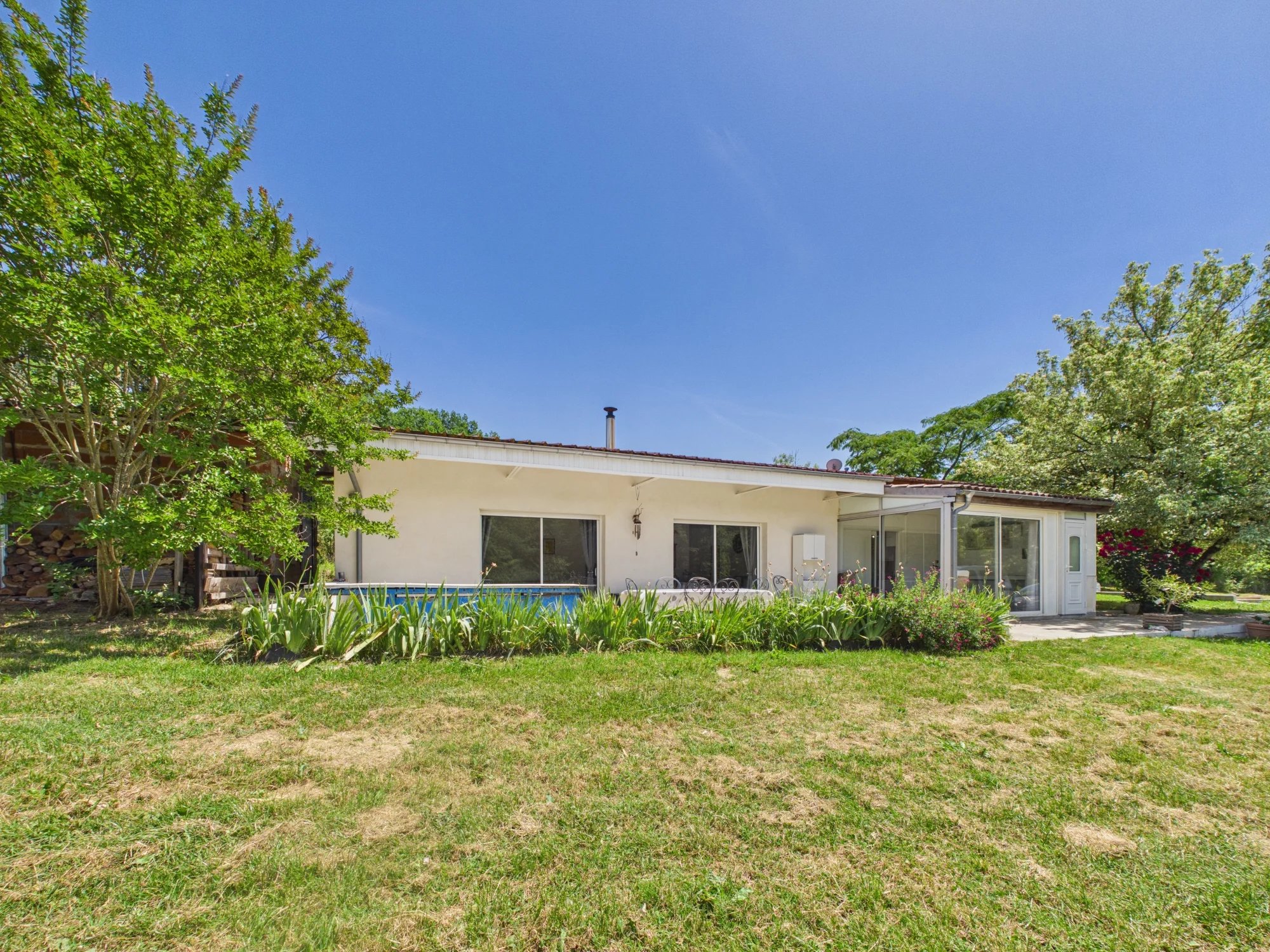 Large one-level 4 bedroom house in exceptional natural surroundings, Aquitaine – France – BVI85790
