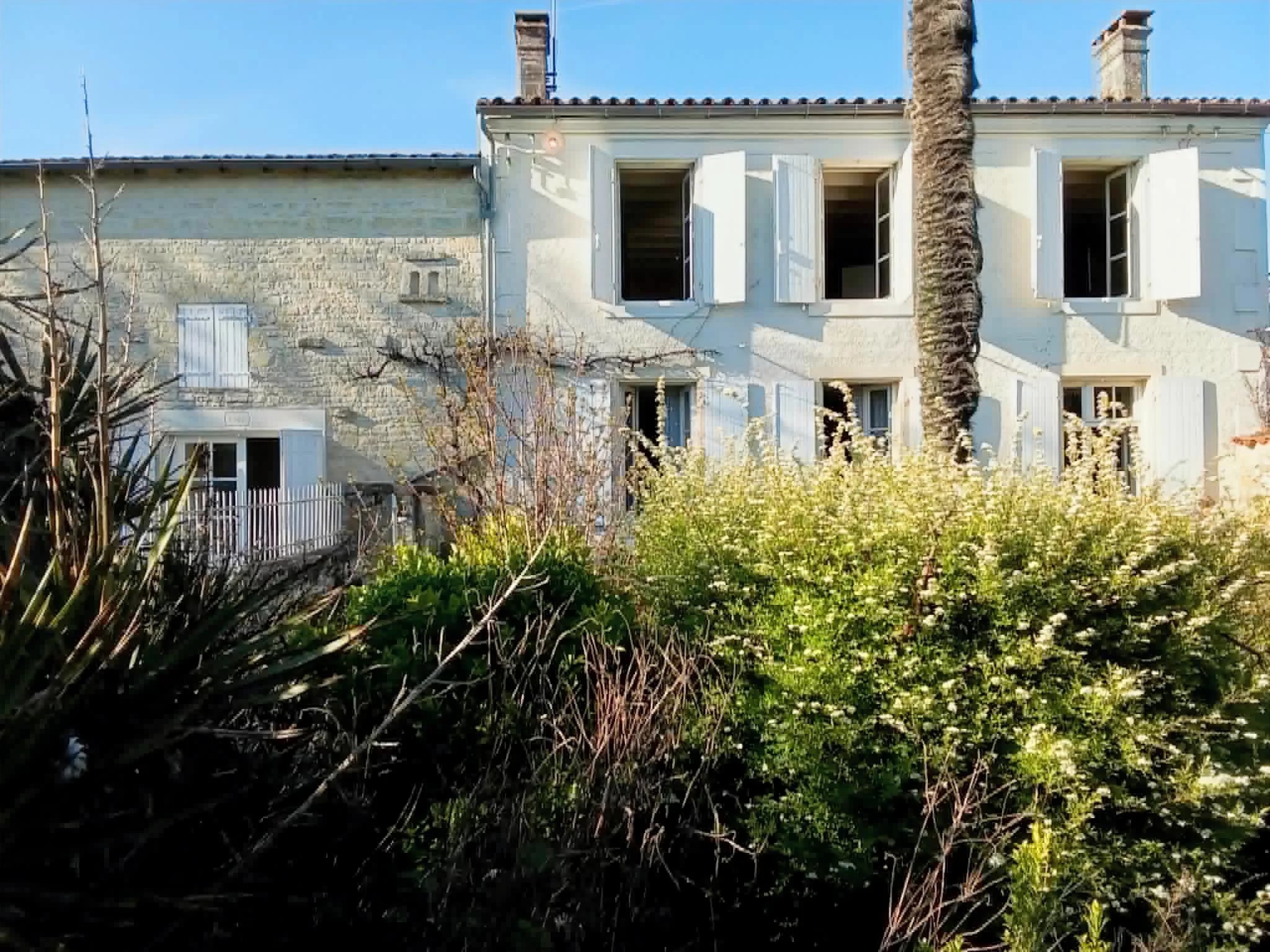 Charming character home – South-facing, Poitou-Charentes – France – BVI83398