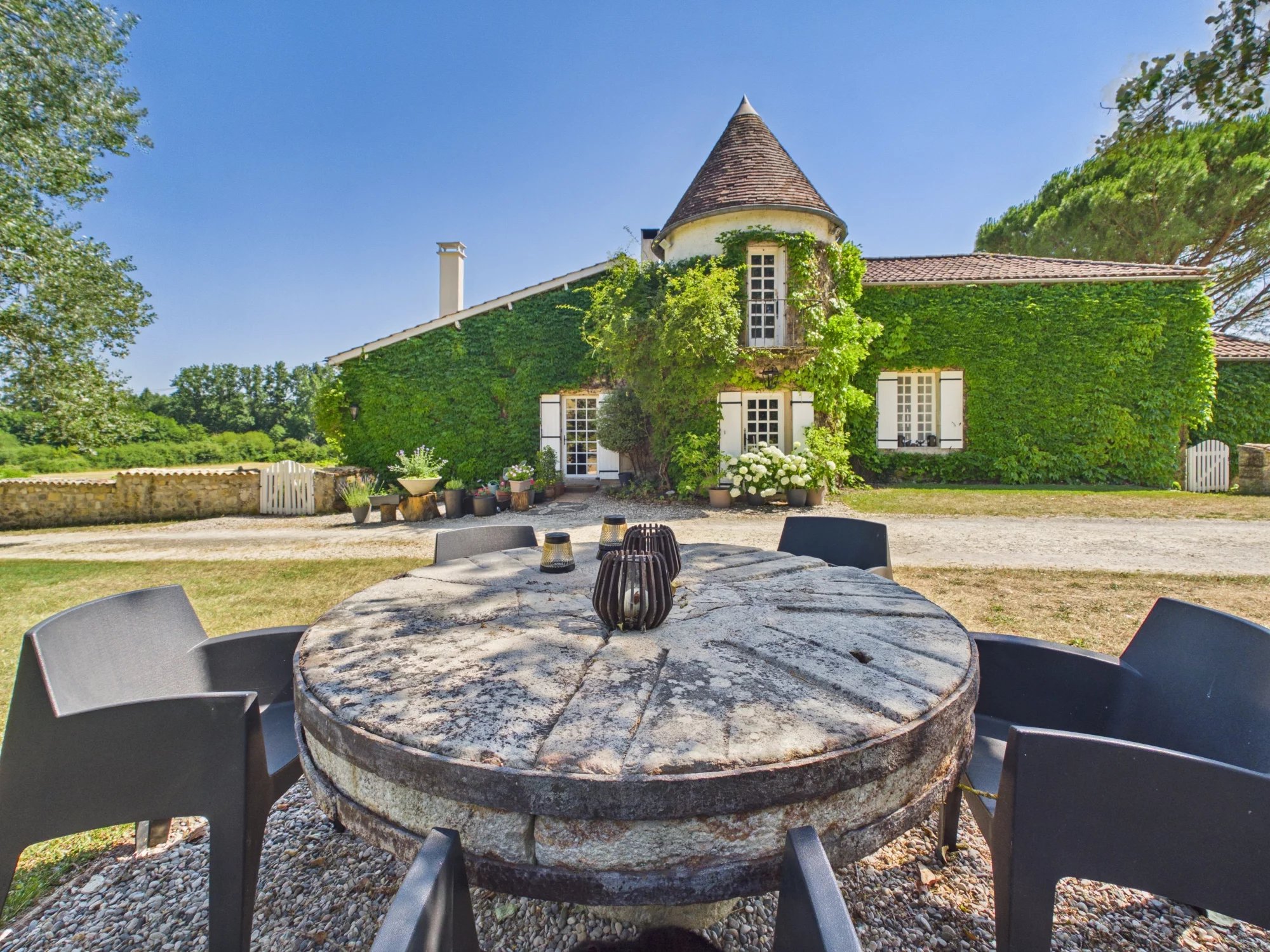 Stunning 17th century property with swimming pool close to the bastide of Monflanquin, Aquitaine – France – BVI84427