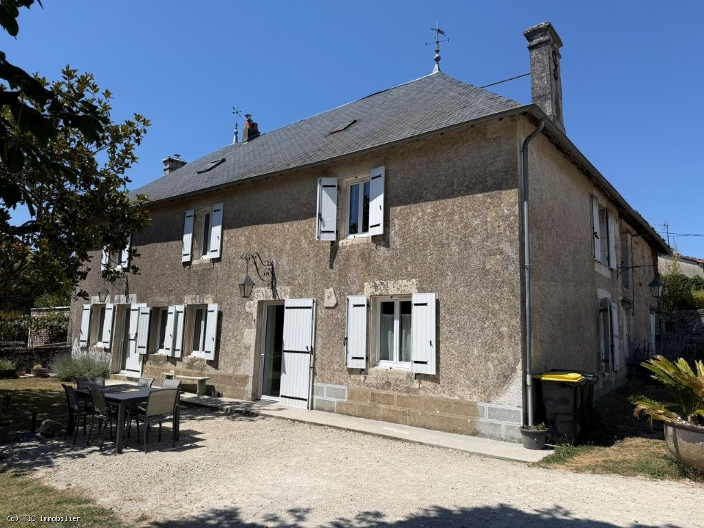 4 bedroom House in Ruffec, France – r7517