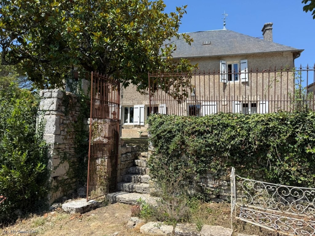 4 bedroom House in Ruffec, France – r7517