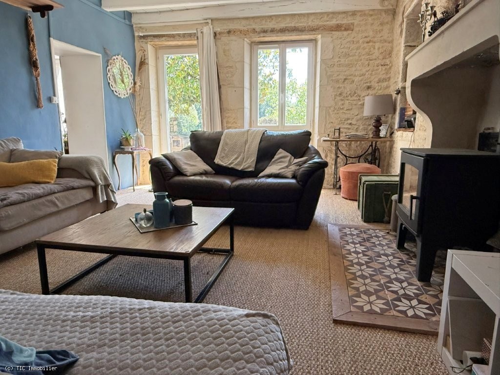 4 bedroom House in Ruffec, France – r7517