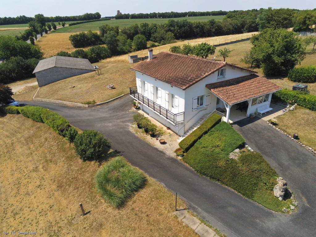 5 bedroom House in Villefagnan, France – r7516