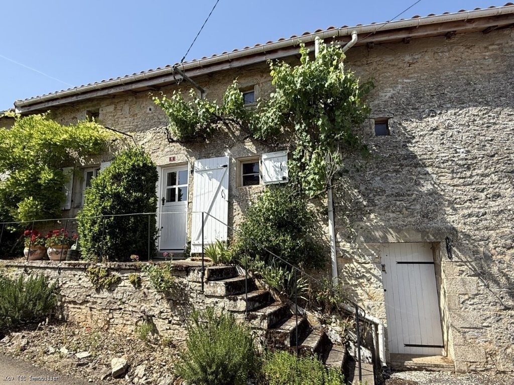 2 bedroom House in Nanteuil-En-Vallee, Nanteuil-En-Vallée, France – r7507