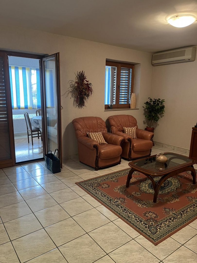 2 bedroom apartment in Malinska-Dubašnica, Croatia – 103699