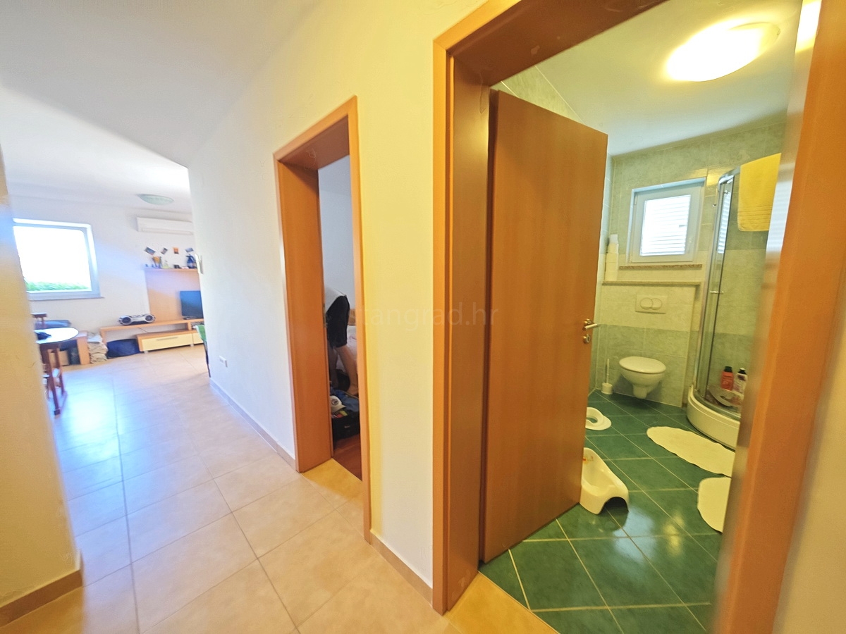 2 bedroom apartment in Dobrinj, Croatia – 103698
