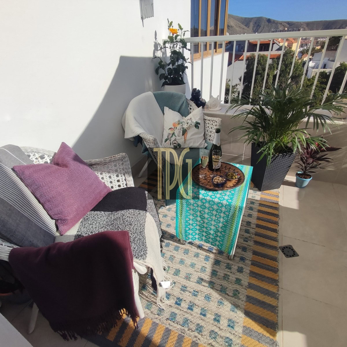 Stunning 1 Bedroom Apartment For Sale in Los Cristianos with Loft – OPN1917