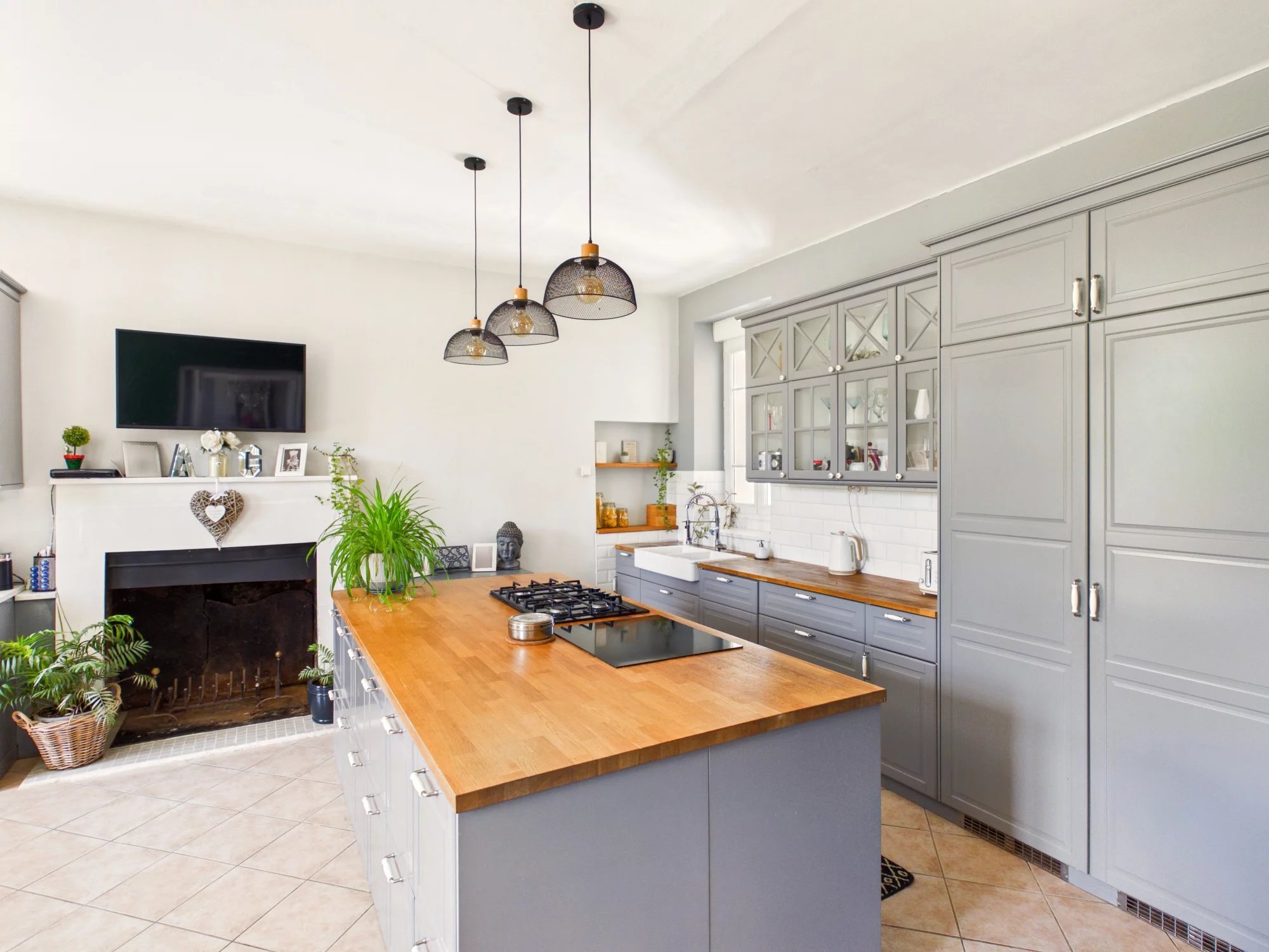 Exceptional Country Home with Pool, Barns and Stunning Rural Views, Poitou-Charentes – France – BVI85490