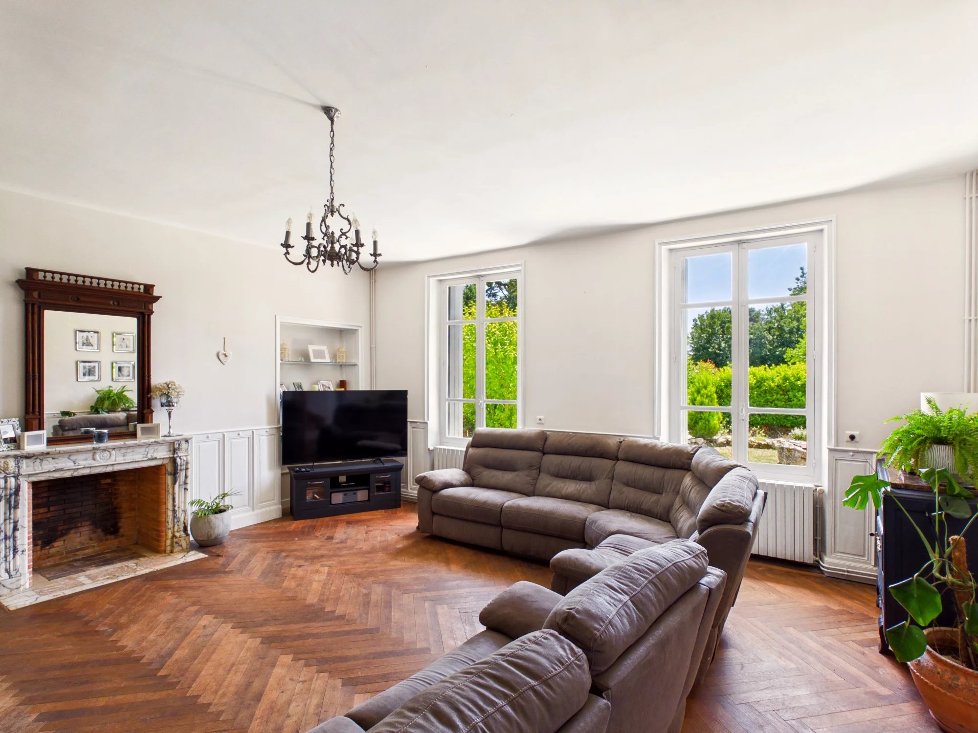 Exceptional Country Home with Pool, Barns and Stunning Rural Views, Poitou-Charentes – France – BVI85490