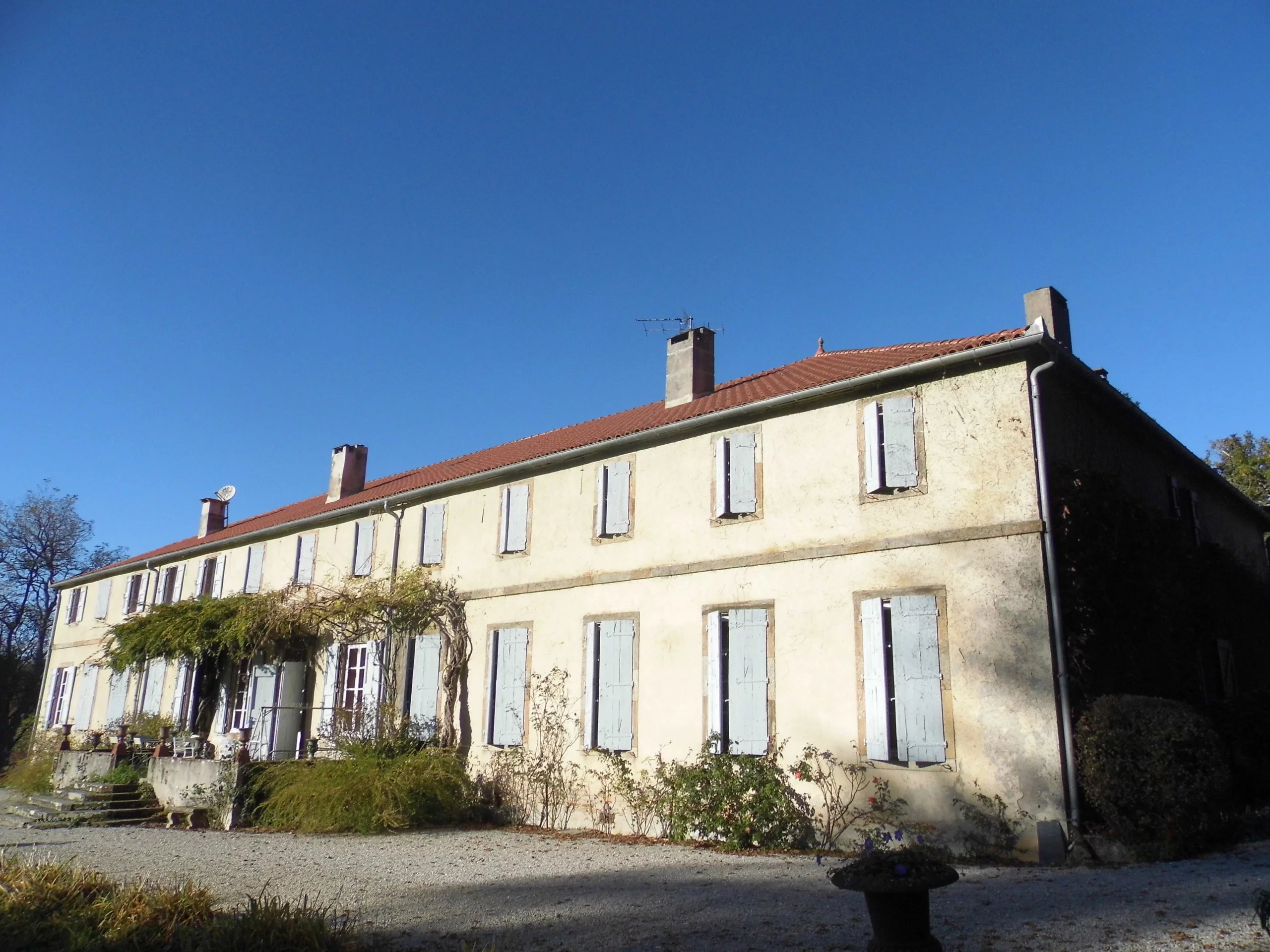 Elegant Estate with Manor House and 4 other dwellings in 10 hectares of land in the the Black Mountain area, Midi-Pyrénées – France – BVI67010