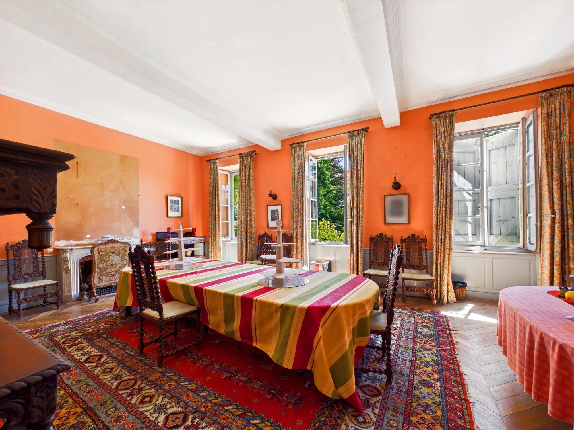 Elegant Estate with Manor House and 4 other dwellings in 10 hectares of land in the the Black Mountain area, Midi-Pyrénées – France – BVI67010