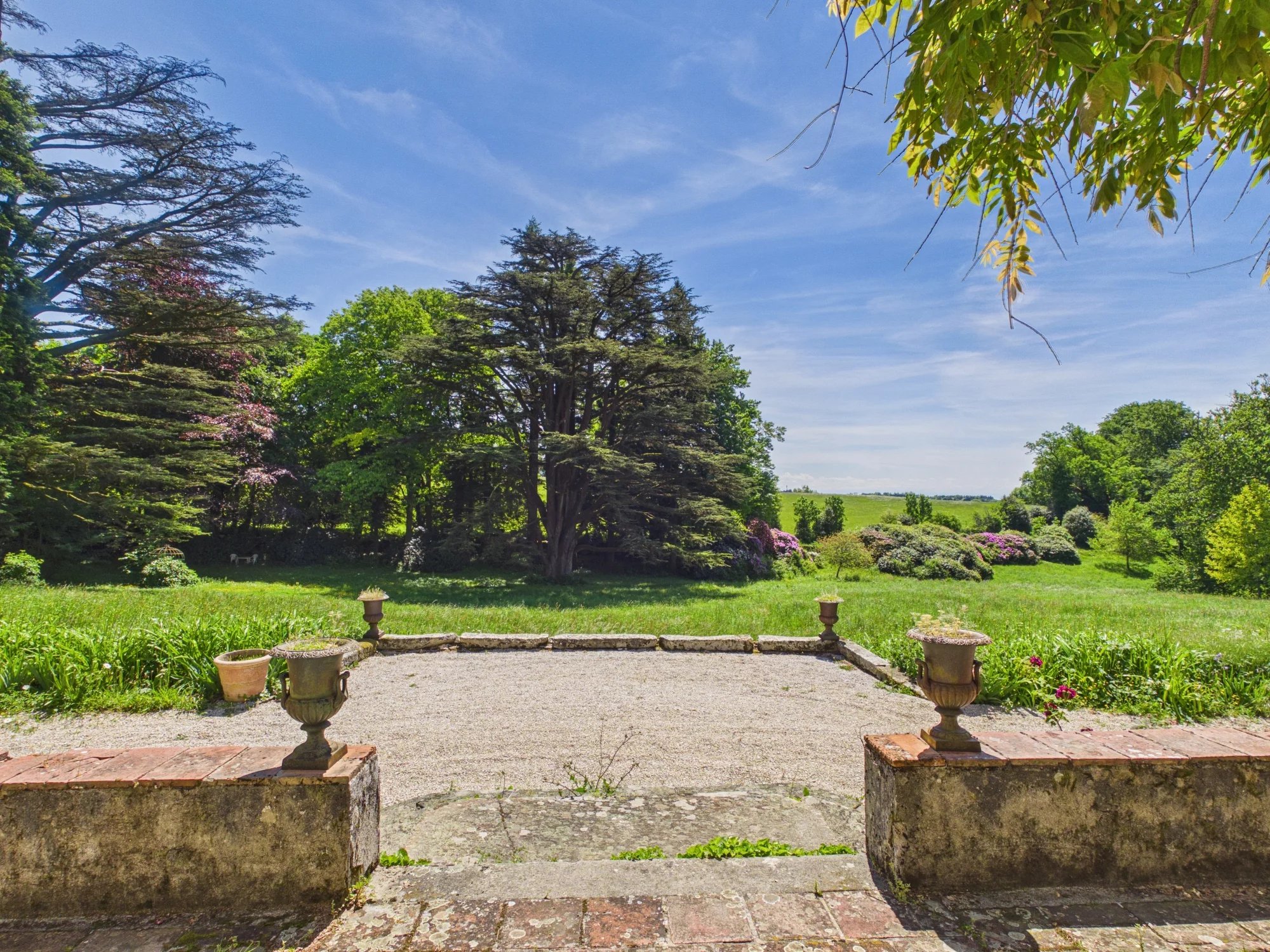 Elegant Estate with Manor House and 4 other dwellings in 10 hectares of land in the the Black Mountain area, Midi-Pyrénées – France – BVI67010