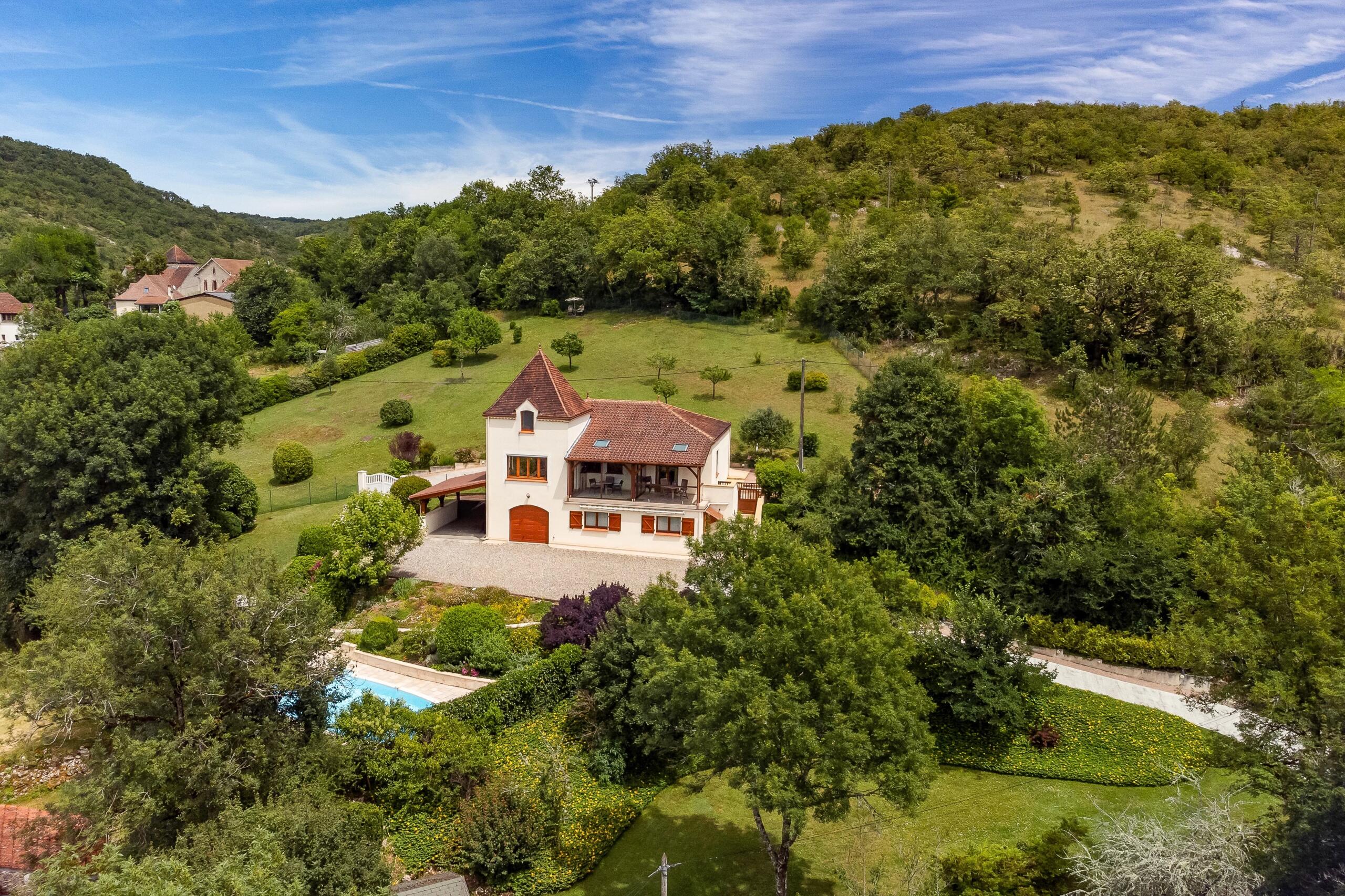 Exceptional Countryside Home with Pool,  Hot Tub and Panoramic Views Near Cahors, Midi-Pyrénées – France – BVI86282