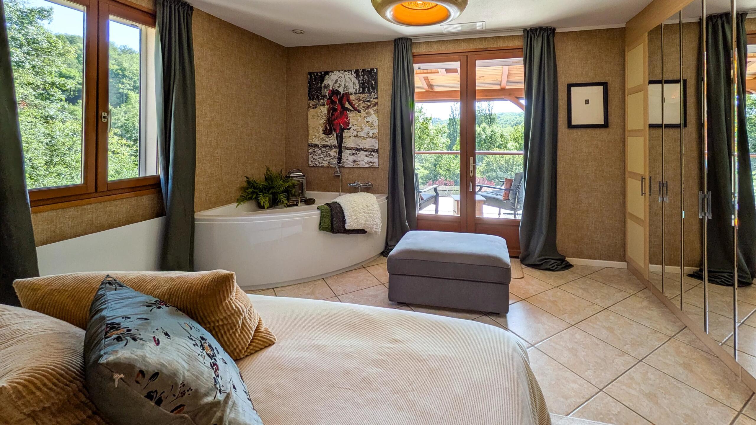 Exceptional Countryside Home with Pool,  Hot Tub and Panoramic Views Near Cahors, Midi-Pyrénées – France – BVI86282