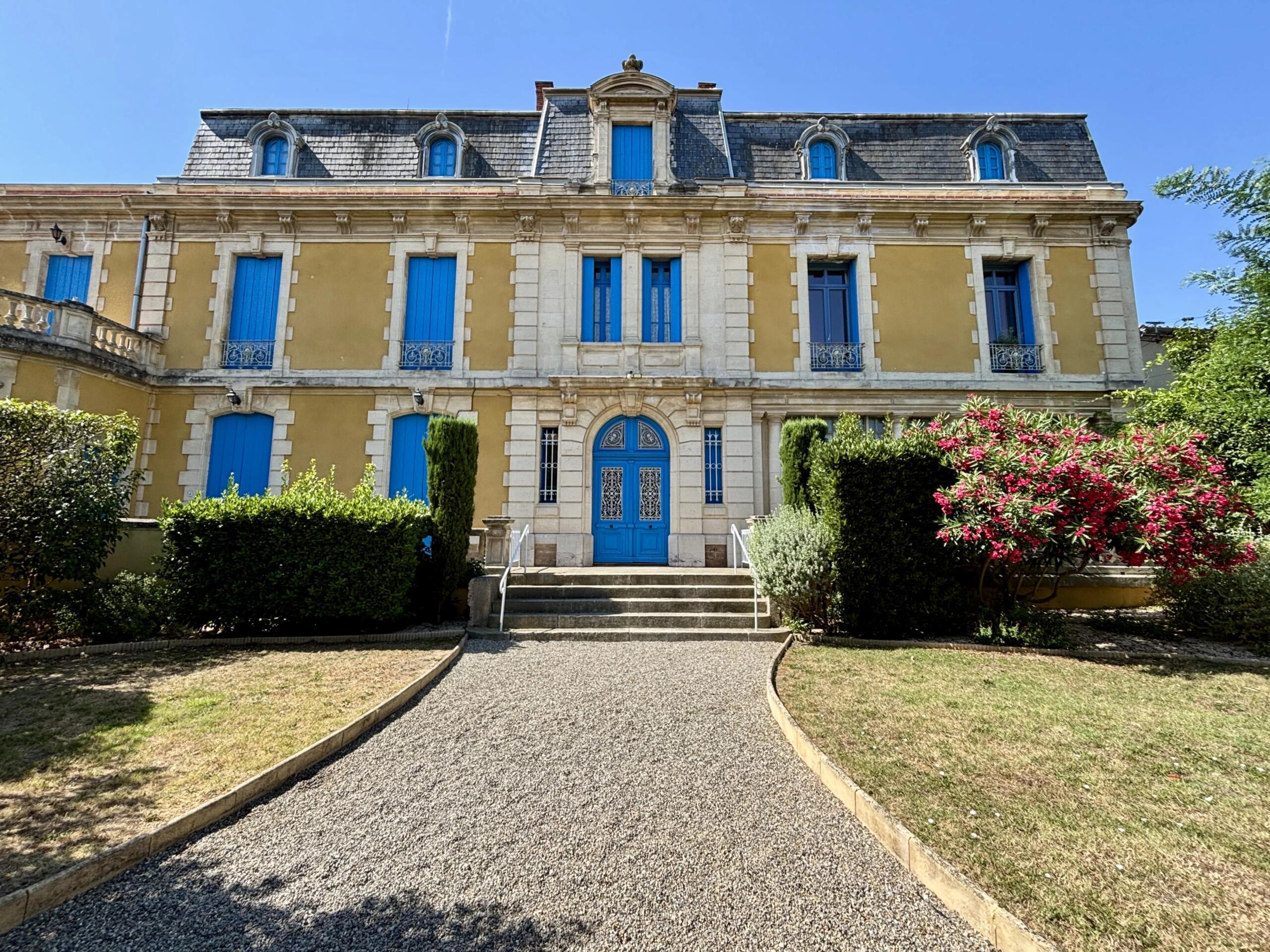 Beautiful Character Apartment set within a historic Château, Languedoc-Roussillon – France – BVI86033