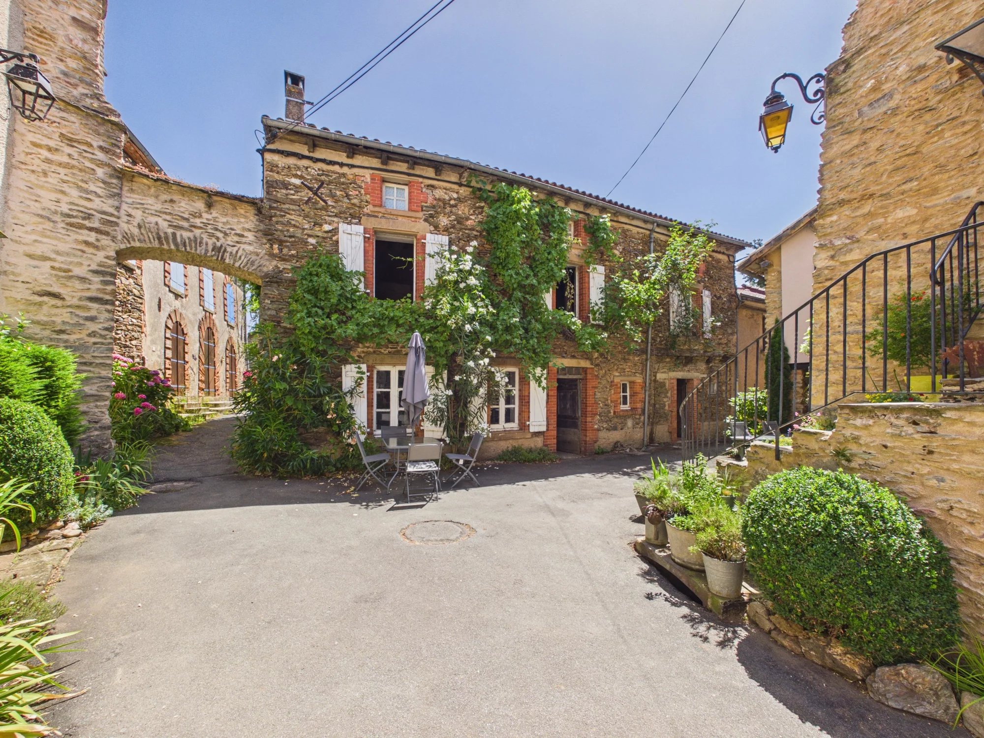 Charming village property with riverside location, Midi-Pyrénées – France – BVI85589