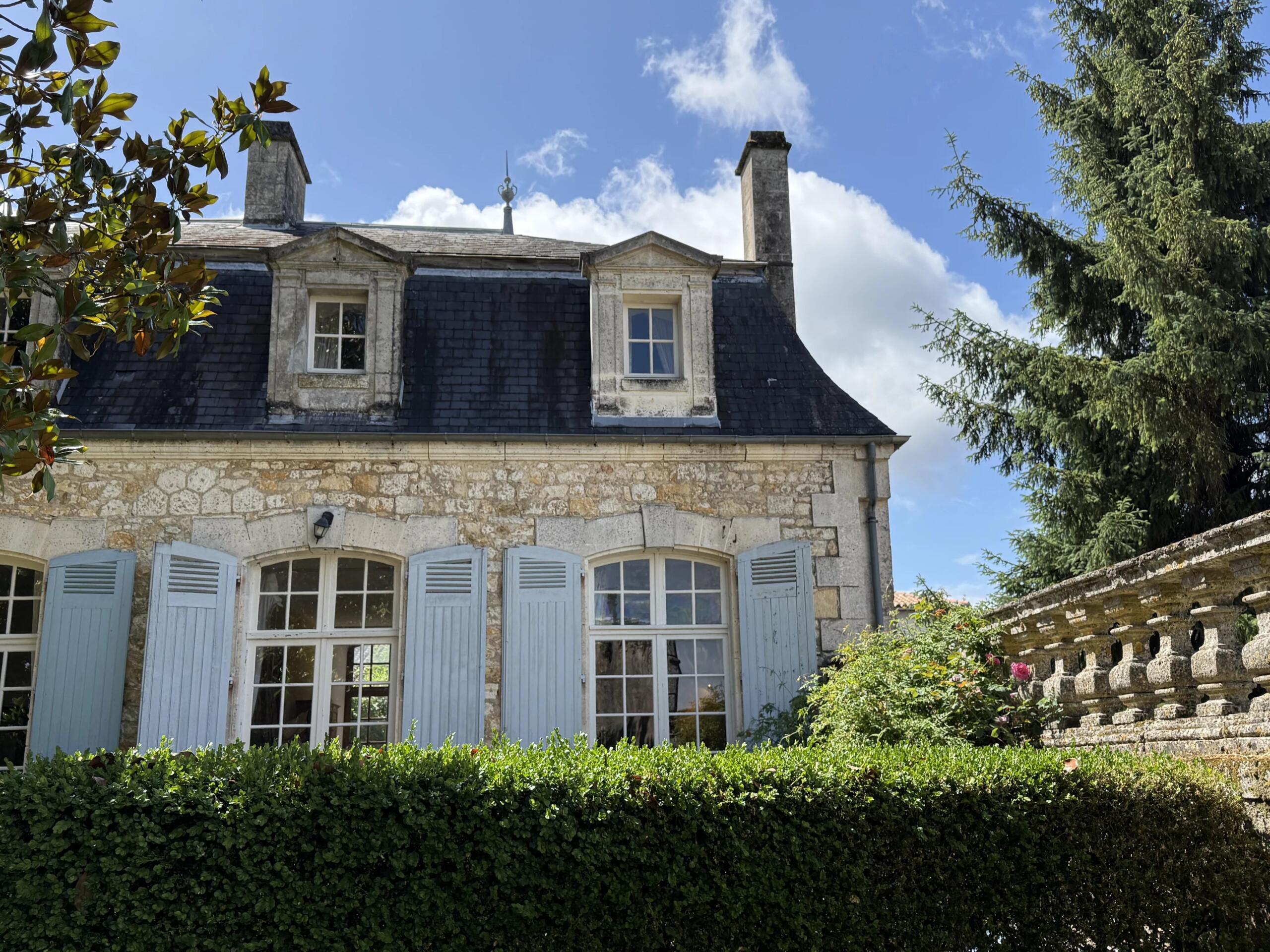 Exceptional property in walled Château gardens – Exclusive to Beaux Villages, Poitou-Charentes – France – BVI85332