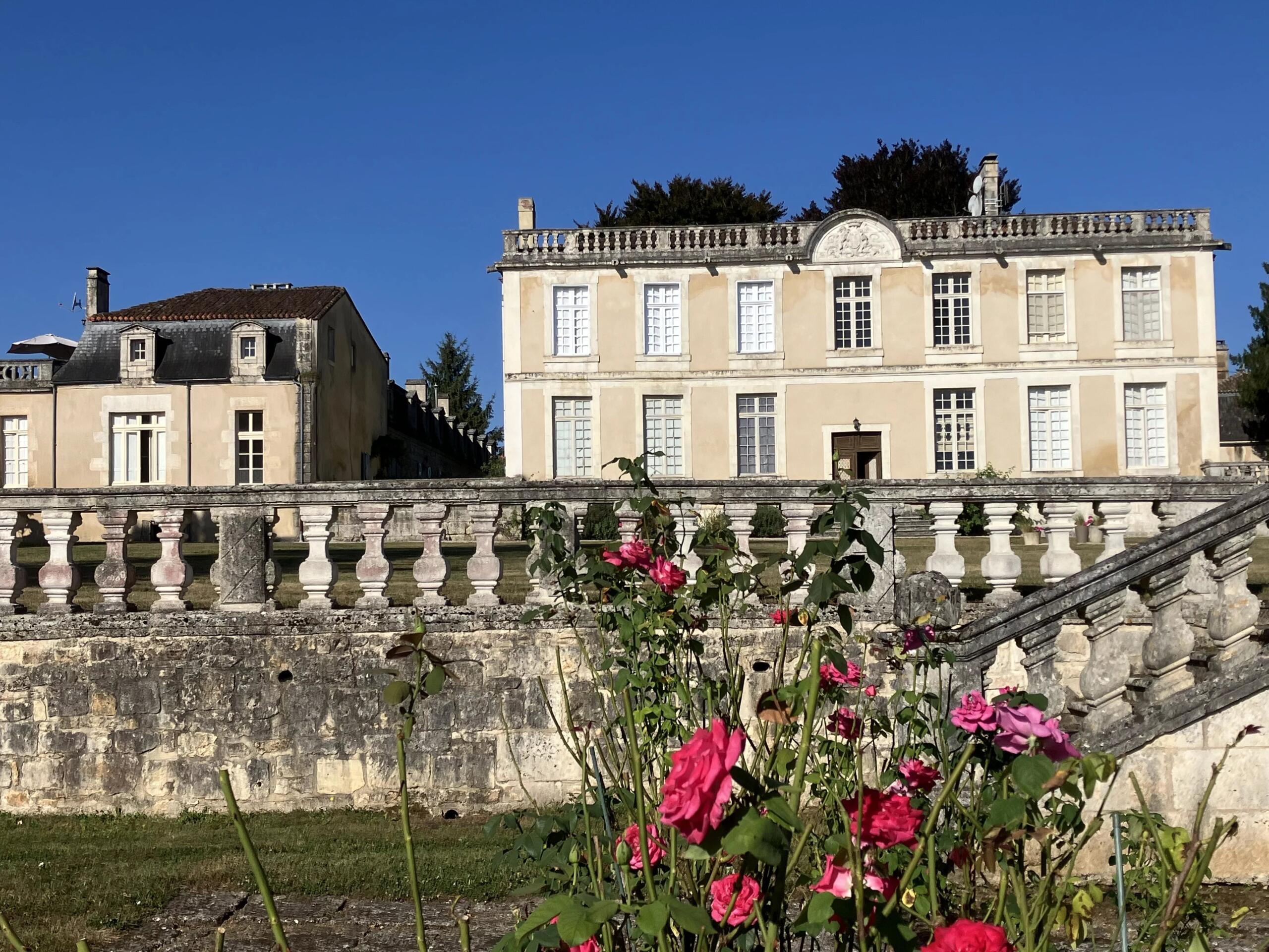 Exceptional property in walled Château gardens – Exclusive to Beaux Villages, Poitou-Charentes – France – BVI85332