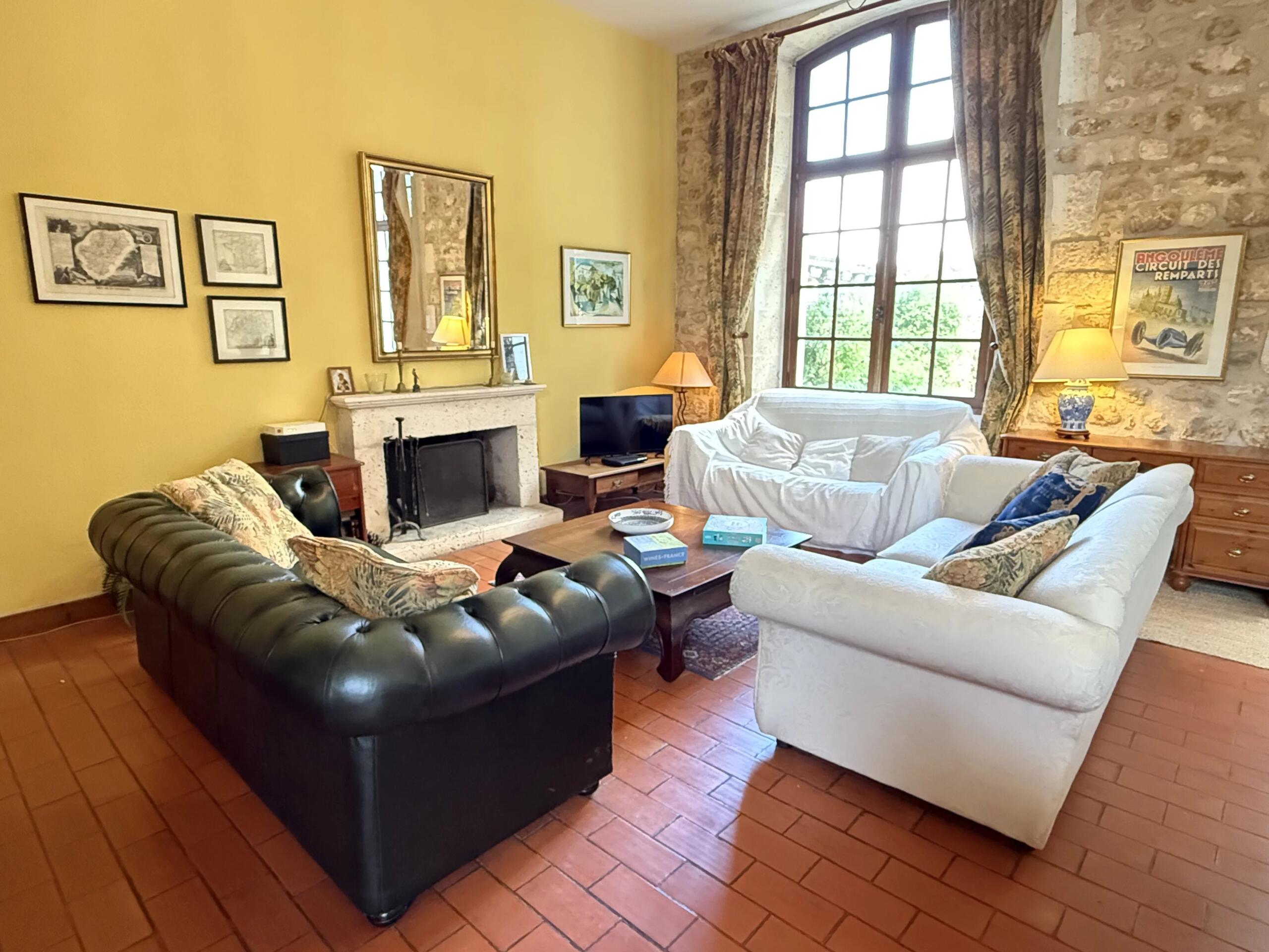 Exceptional property in walled Château gardens – Exclusive to Beaux Villages, Poitou-Charentes – France – BVI85332