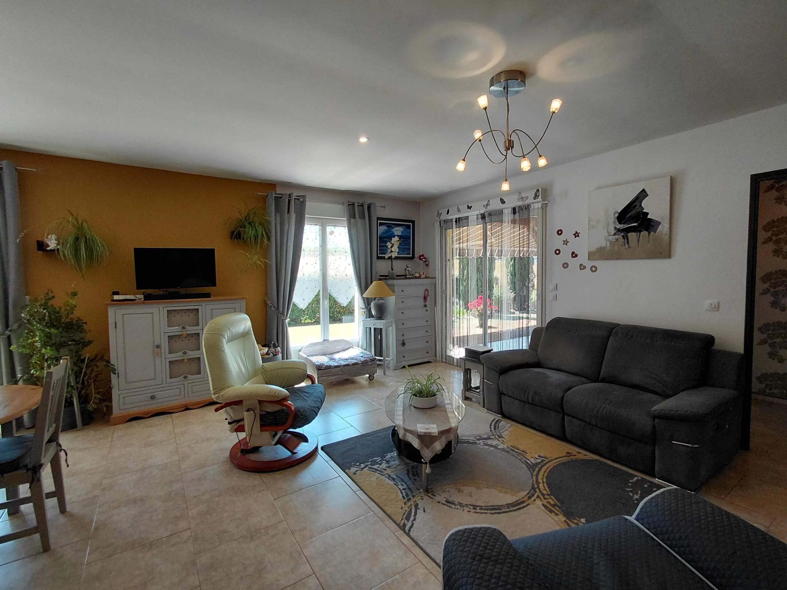 Single-storey house with double garage, workshop and 1200 m² of land, Aquitaine – France – BVI86111