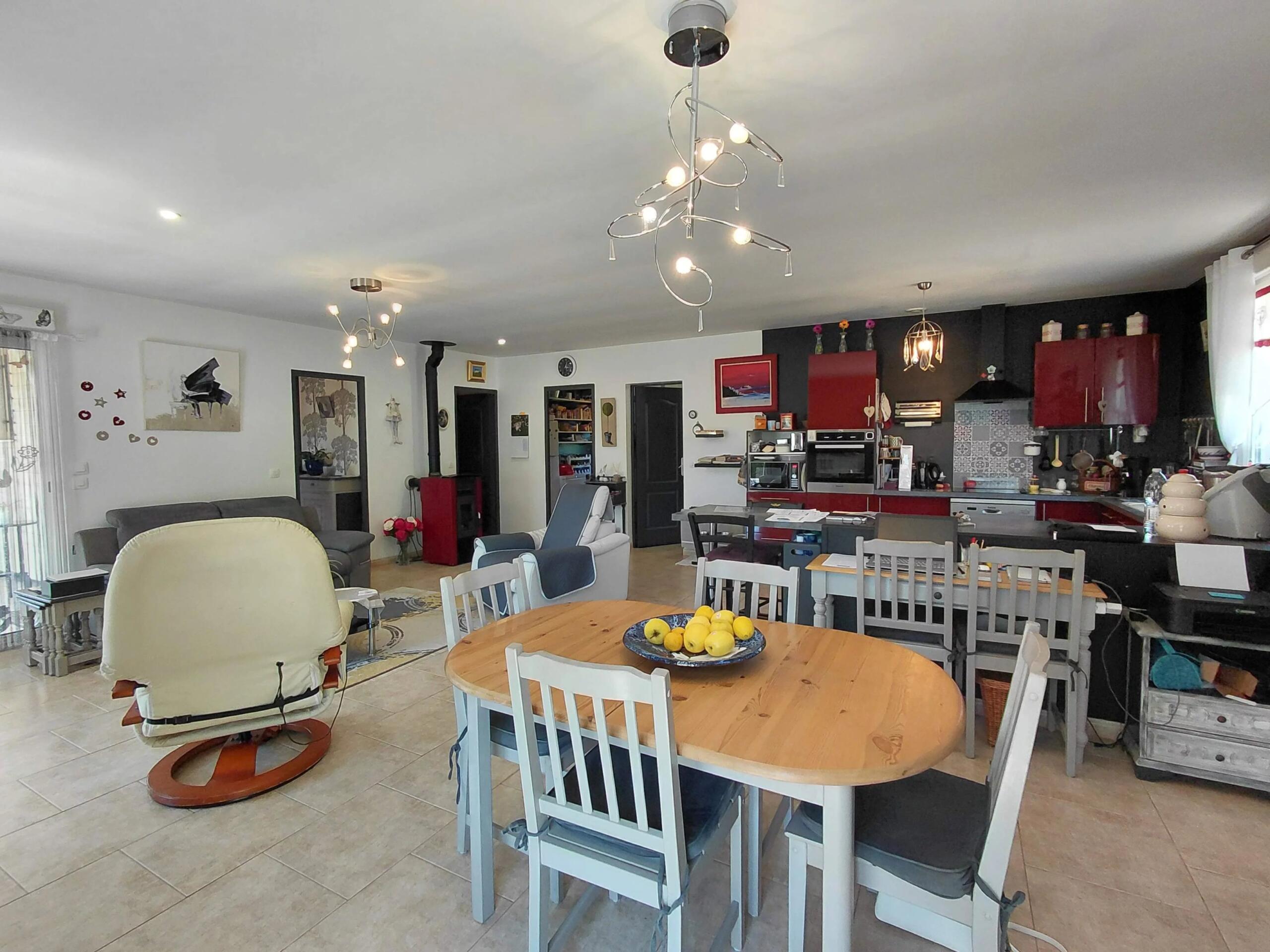 Single-storey house with double garage, workshop and 1200 m² of land, Aquitaine – France – BVI86111