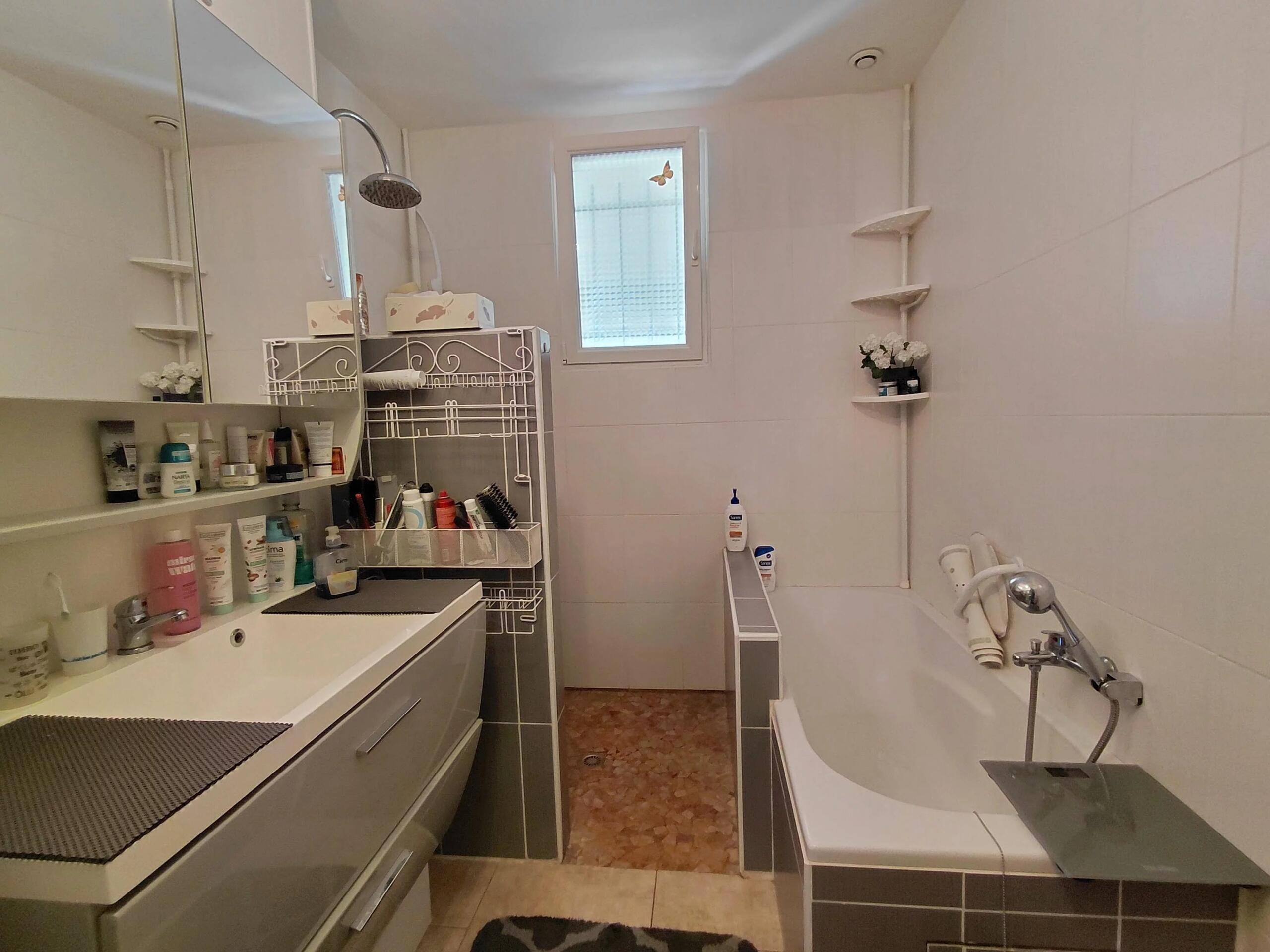 Single-storey house with double garage, workshop and 1200 m² of land, Aquitaine – France – BVI86111