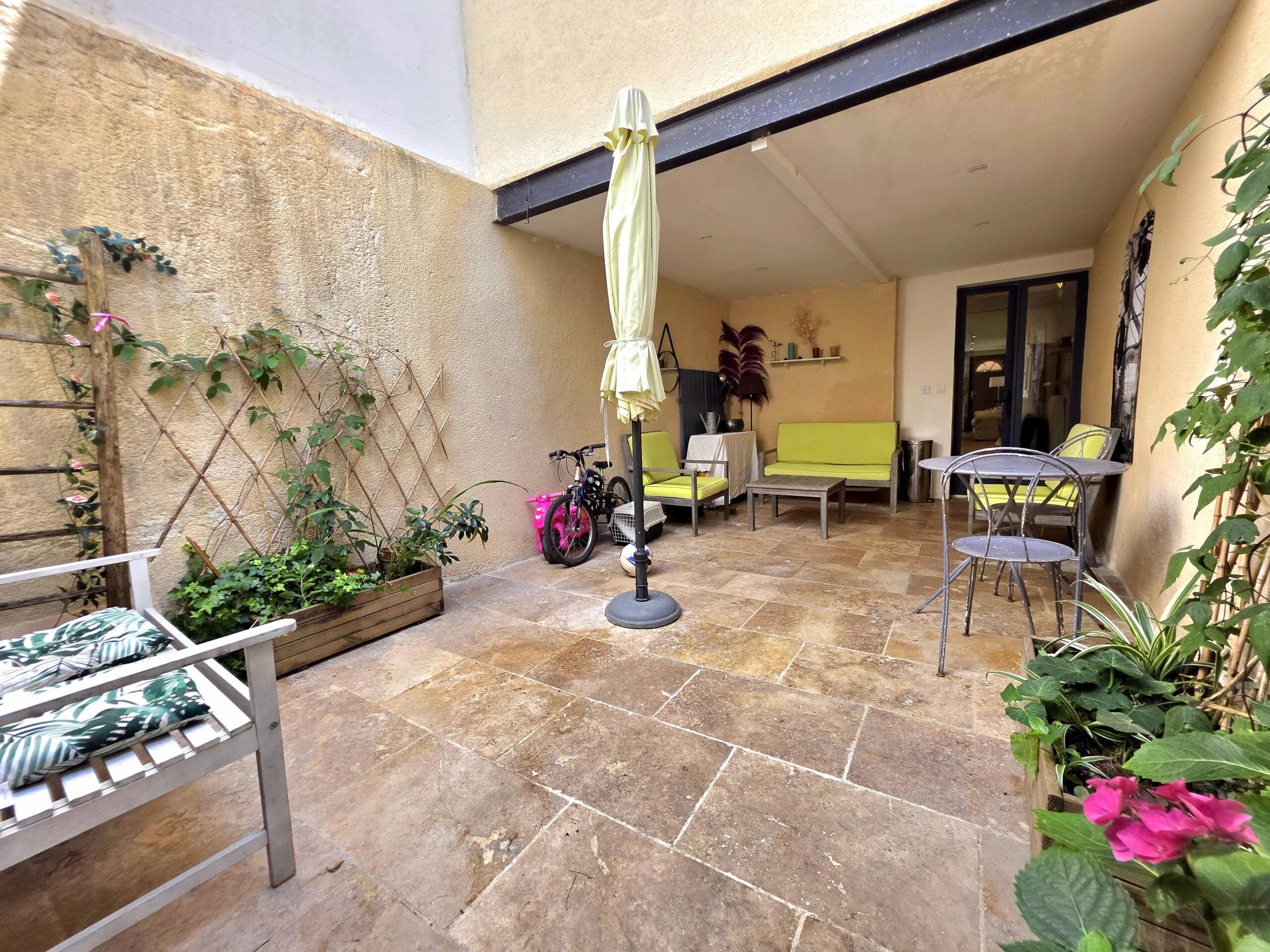 Charming Townhouse with Courtyard in the Heart of Eymet, Aquitaine – France – BVI86318