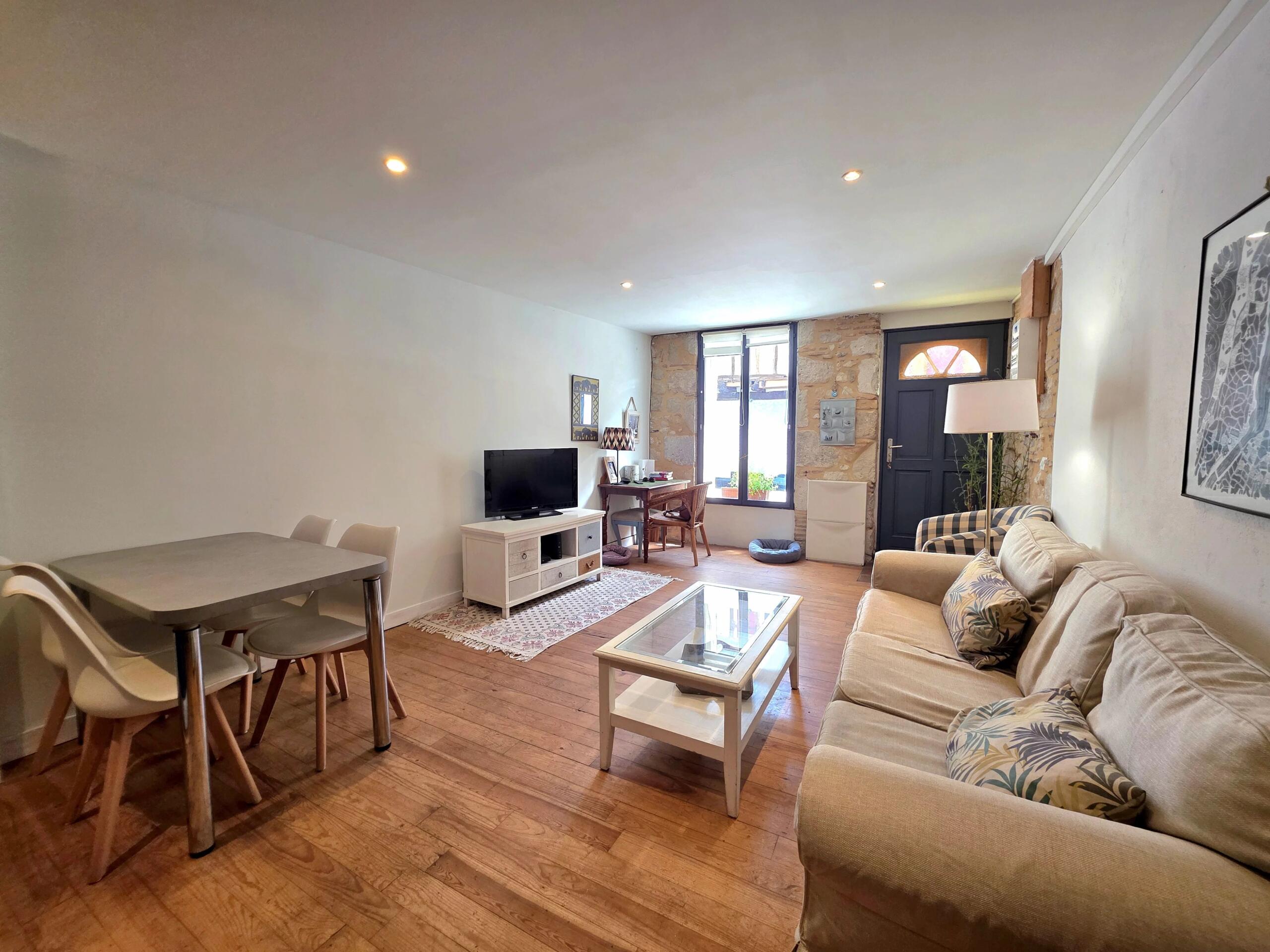 Charming Townhouse with Courtyard in the Heart of Eymet, Aquitaine – France – BVI86318