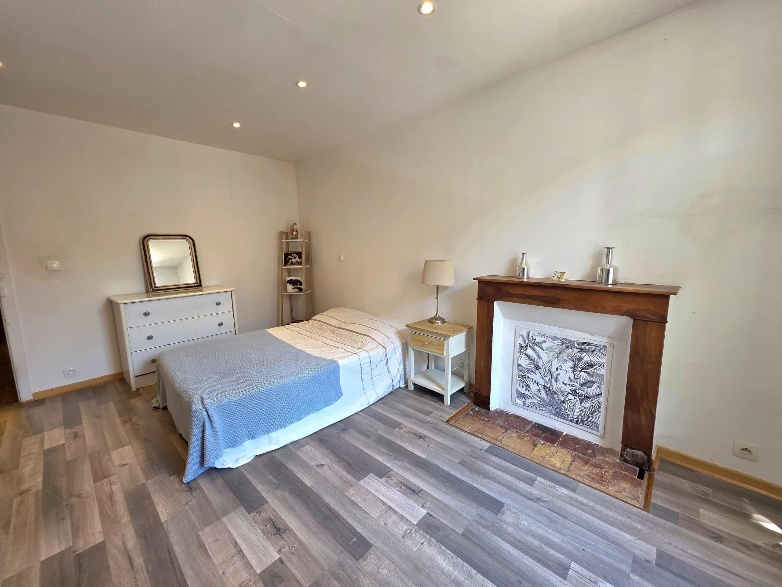 Charming Townhouse with Courtyard in the Heart of Eymet, Aquitaine – France – BVI86318