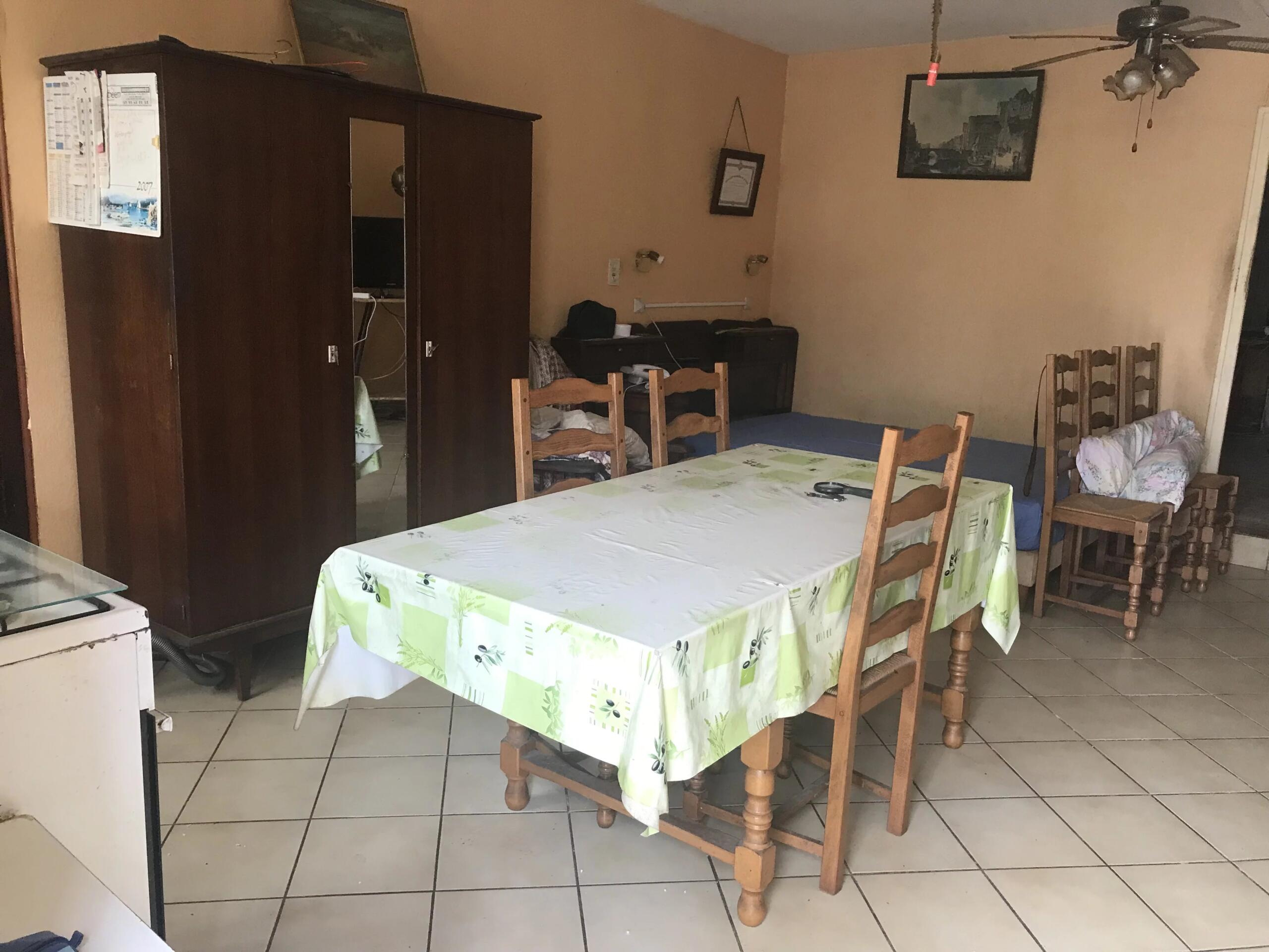 Cute hamlet house to renovate, Poitou-Charentes – France – BVI85757