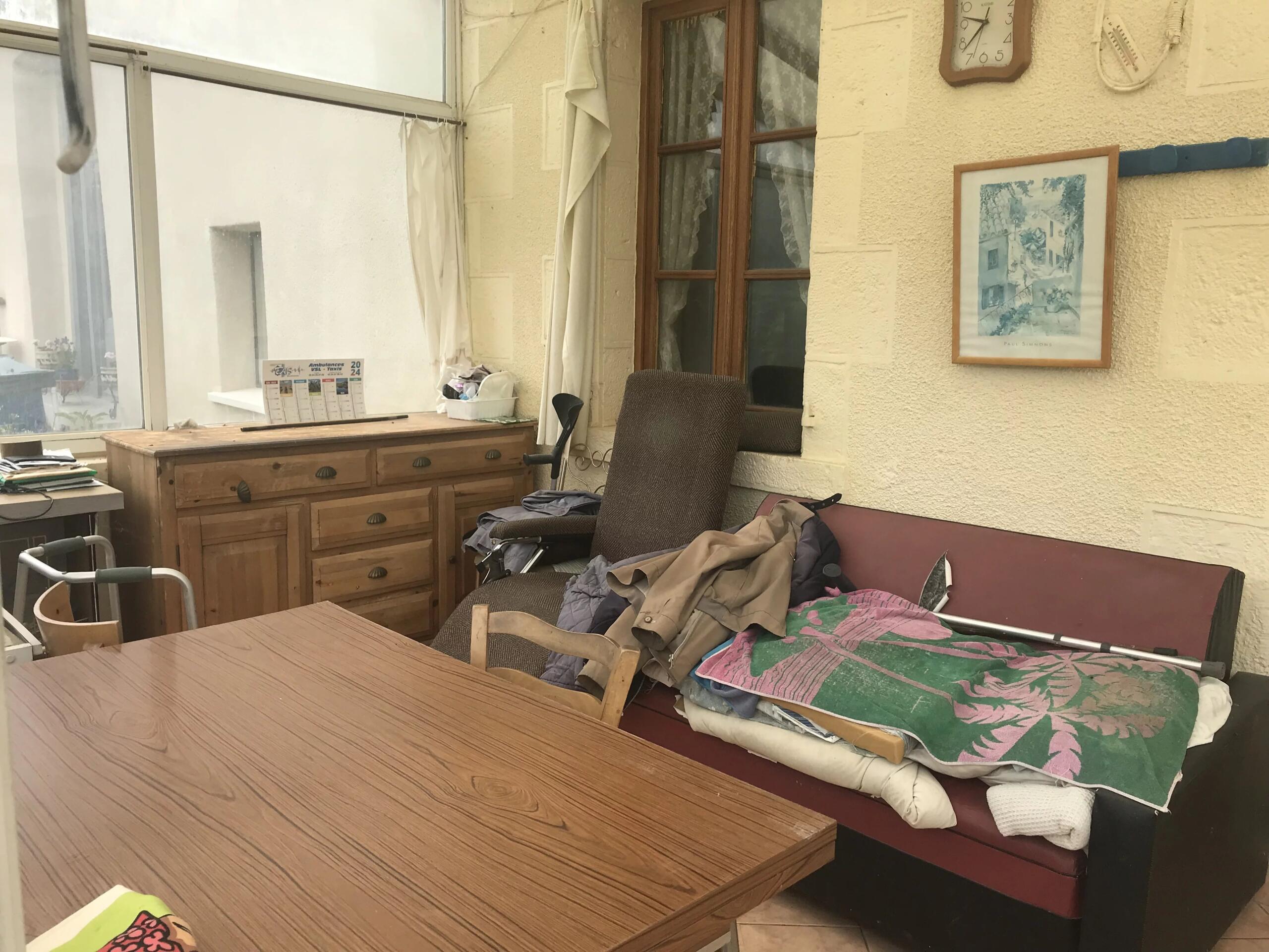 Cute hamlet house to renovate, Poitou-Charentes – France – BVI85757