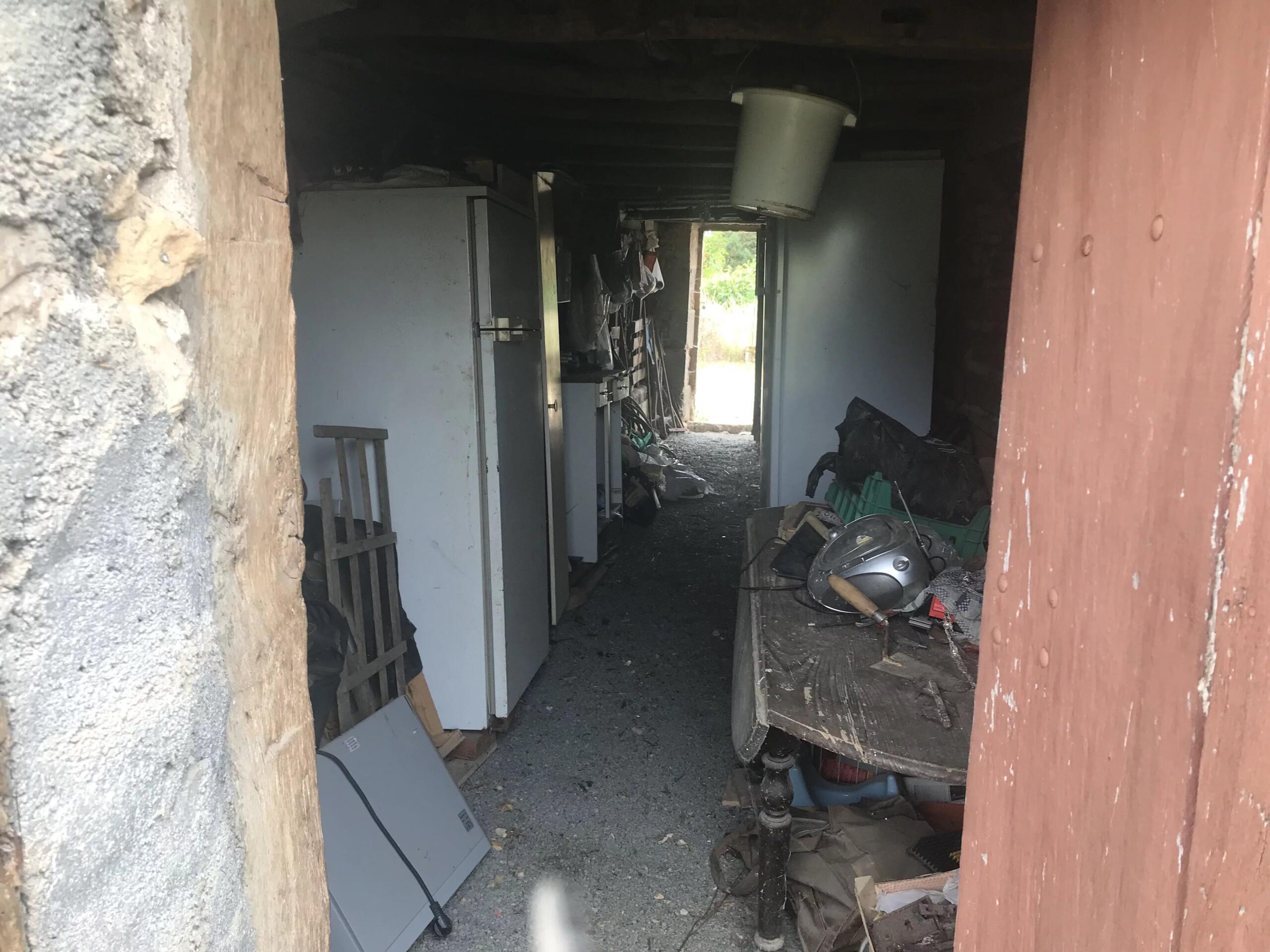 Cute hamlet house to renovate, Poitou-Charentes – France – BVI85757