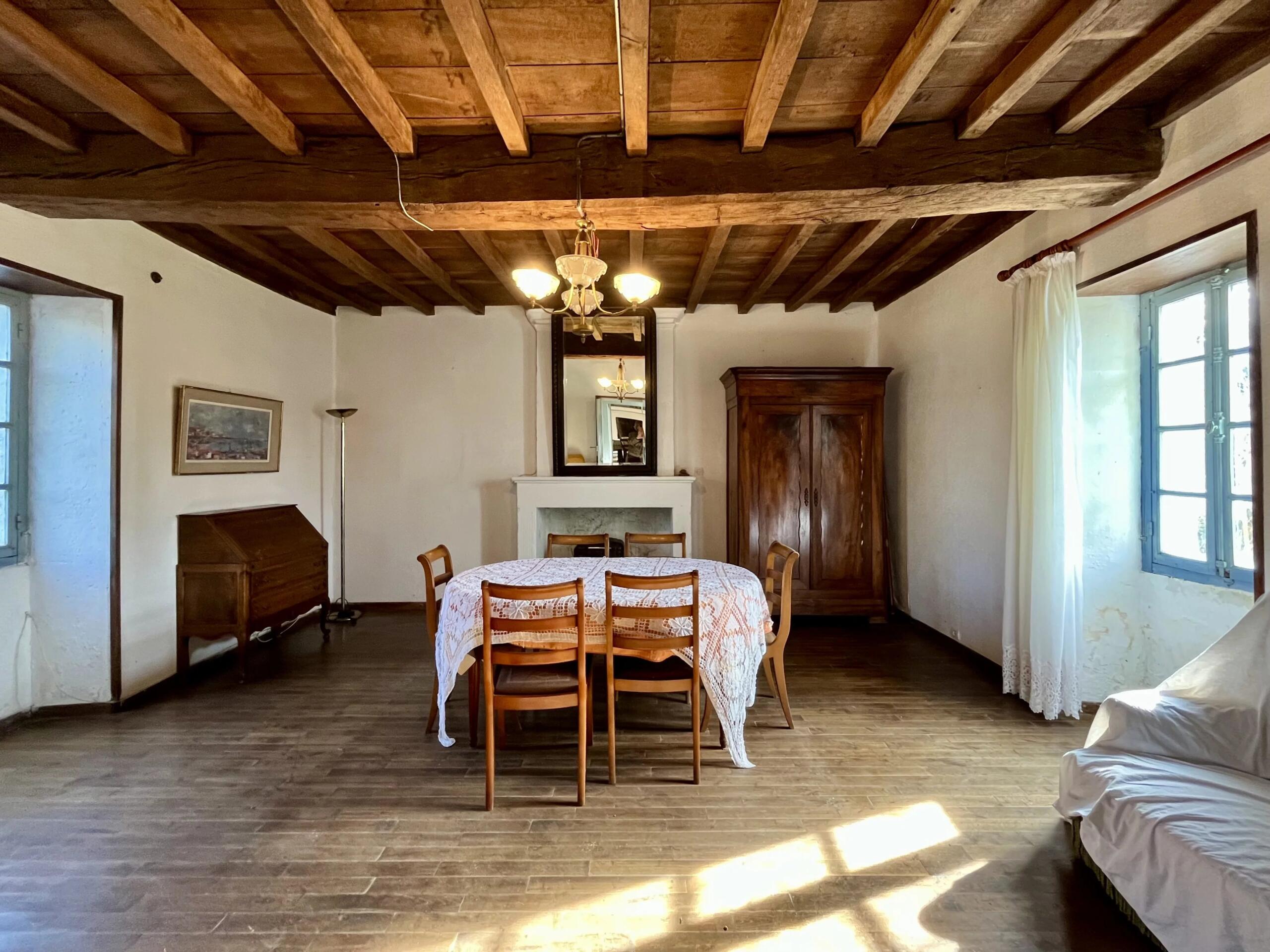 Traditional farmhouse with large barn and outbuildings, Aquitaine – France – BVI83570