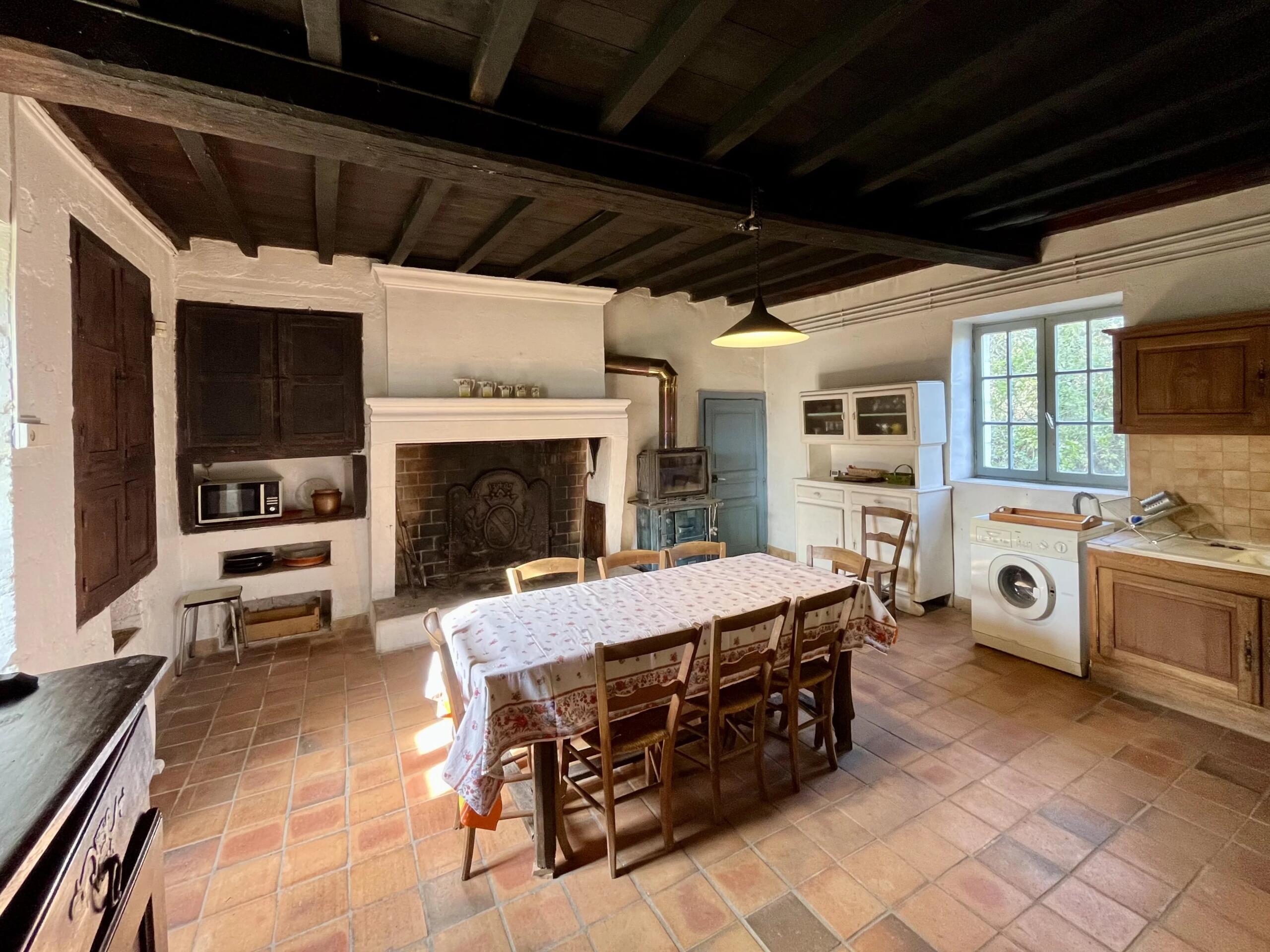 Traditional farmhouse with large barn and outbuildings, Aquitaine – France – BVI83570