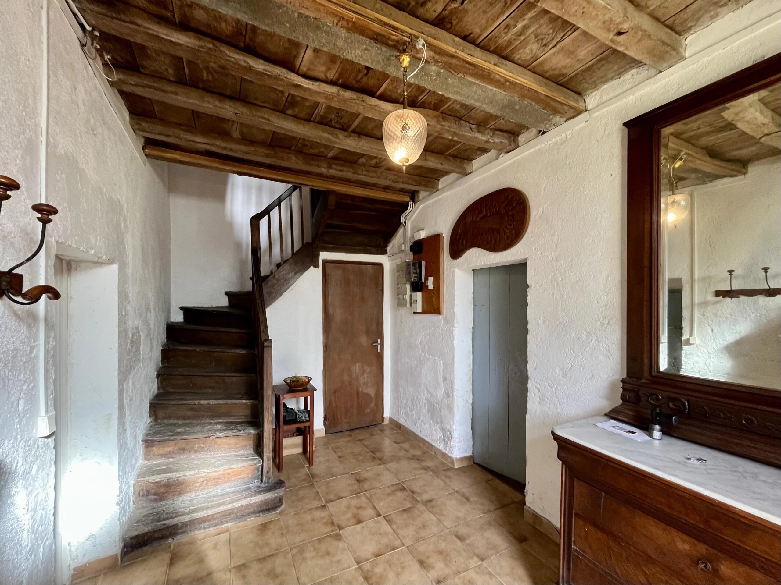 Traditional farmhouse with large barn and outbuildings, Aquitaine – France – BVI83570